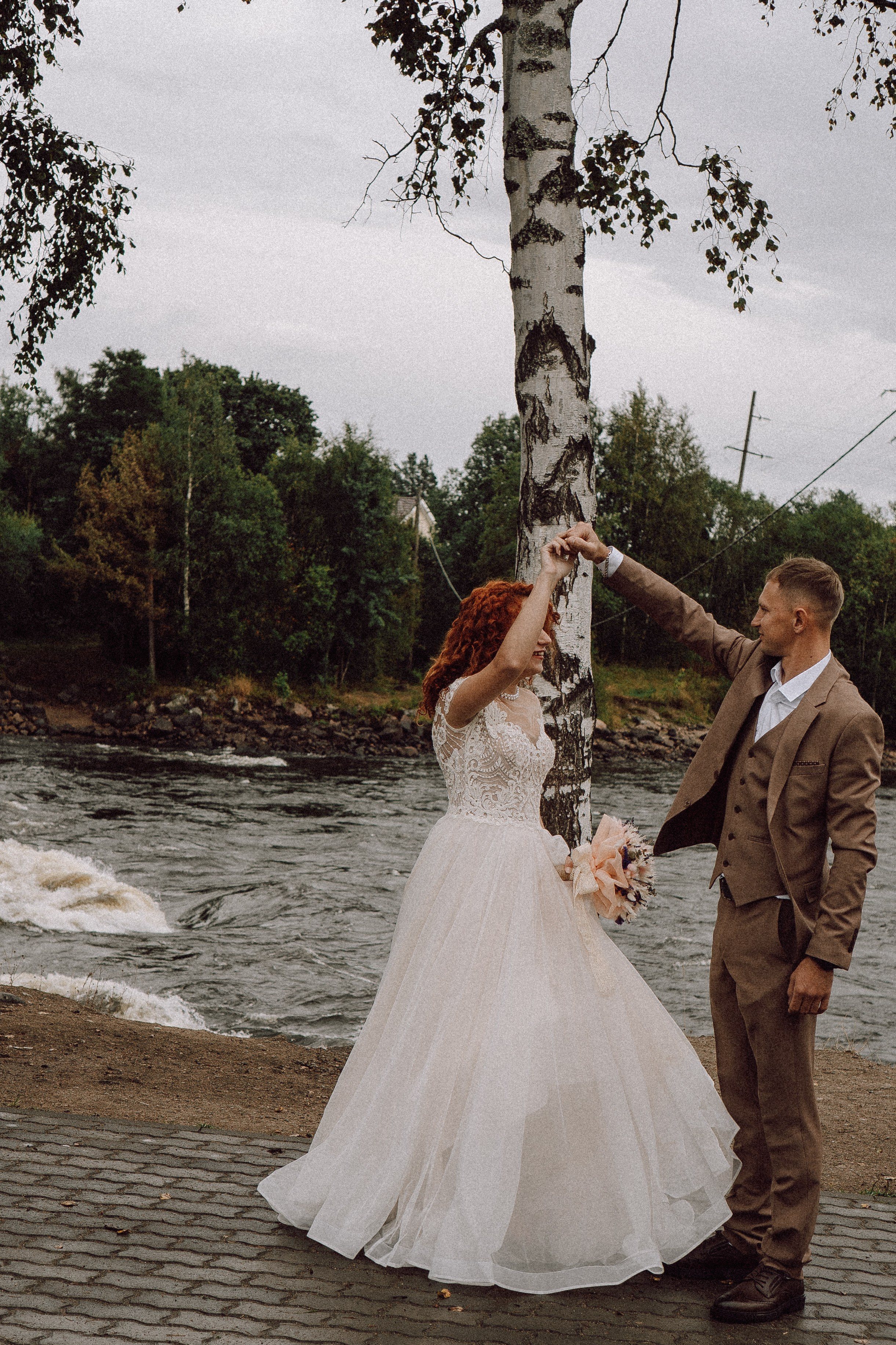 СВАДЕБНАЯ ФОТОСЕССИИЯ ПАРЫ В ГОРОДЕ ПРИОЗЕРСК В СОСНОВОМ ЛЕСУ И С ПИКАПОМ. Профессиональный фотограф, Санкт-Петербург — Виктория Богомолова