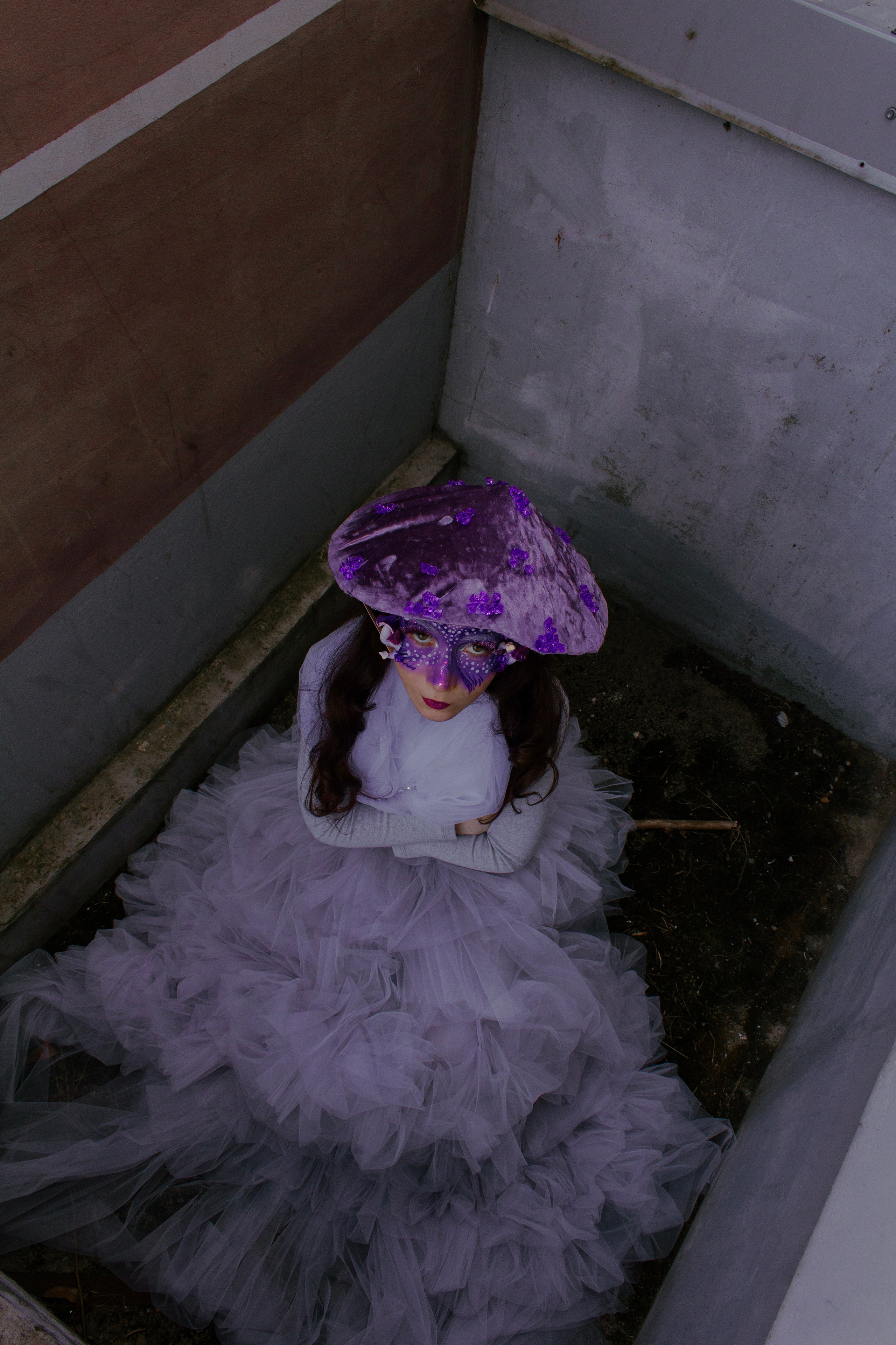 Яркий городской грибочек