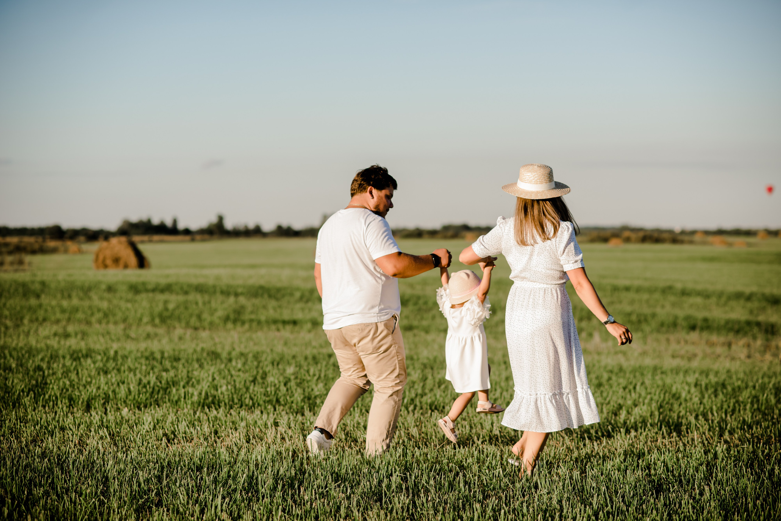 Семья в поле. Свадебный и семейный фотограф Евгения Кононова