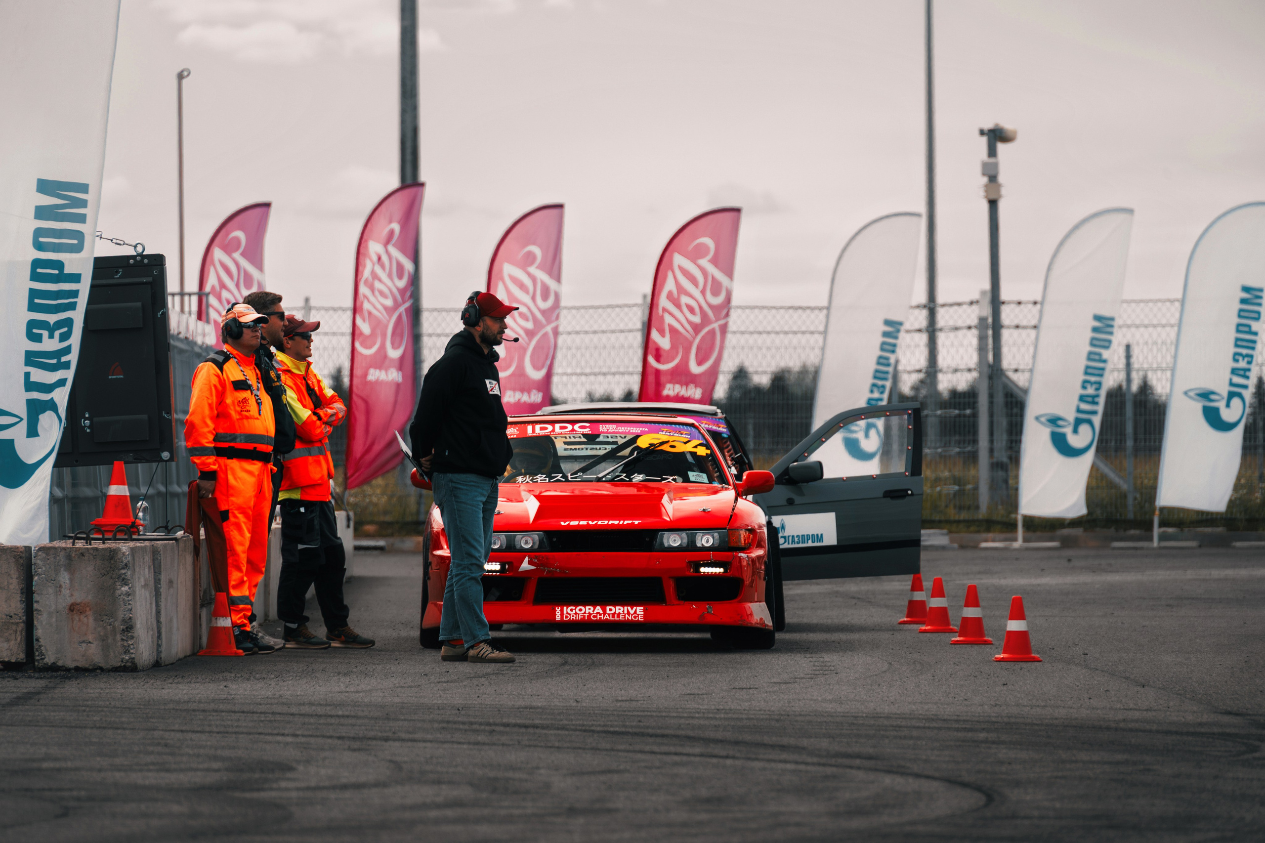 IDDC Этап 2: Бетонный Колизей и блогеры в деле