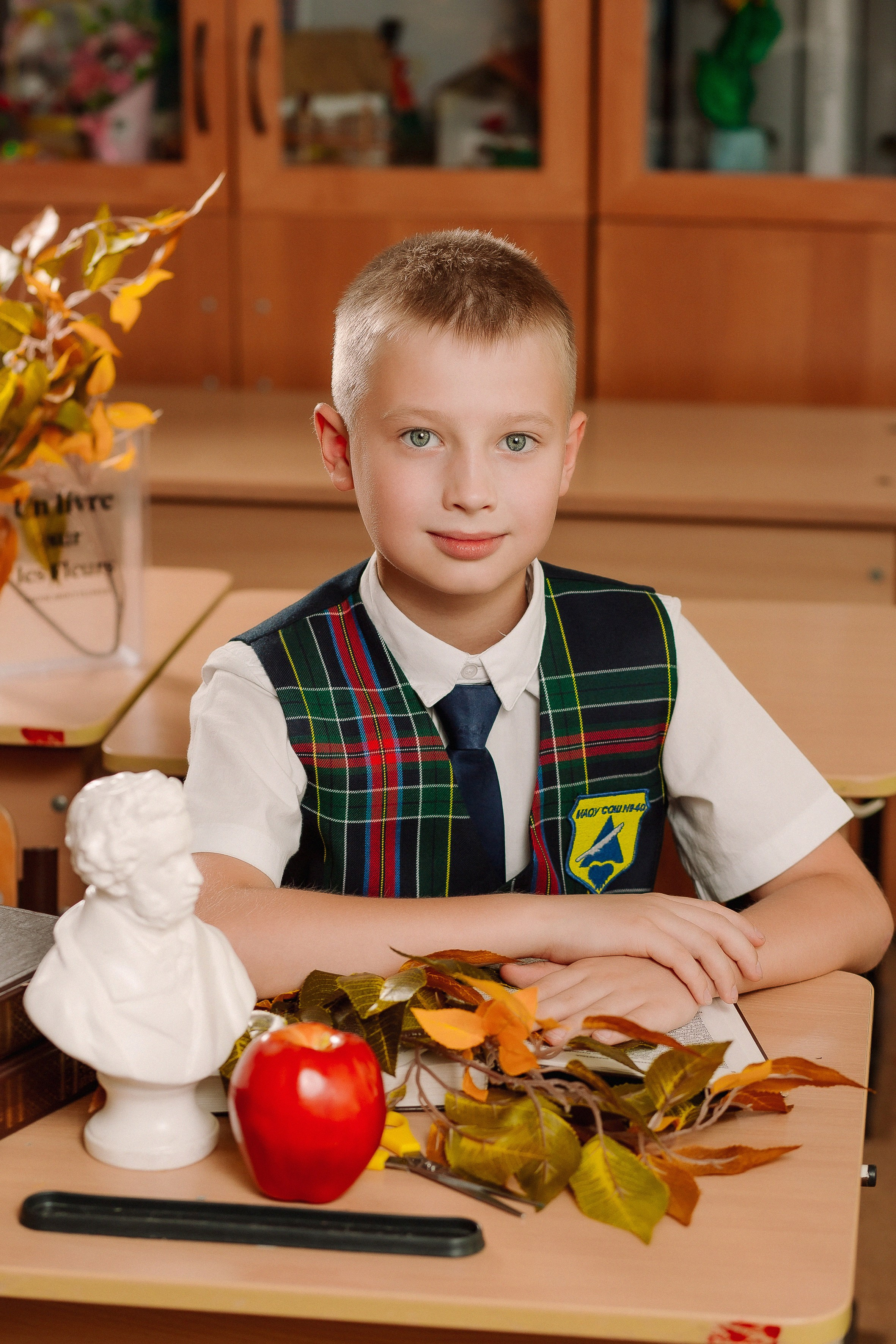 Портреты за партой в классе- Осень. Выпускные альбомы Натальи Бутко: Новороссийск, Анапа, Геленджик