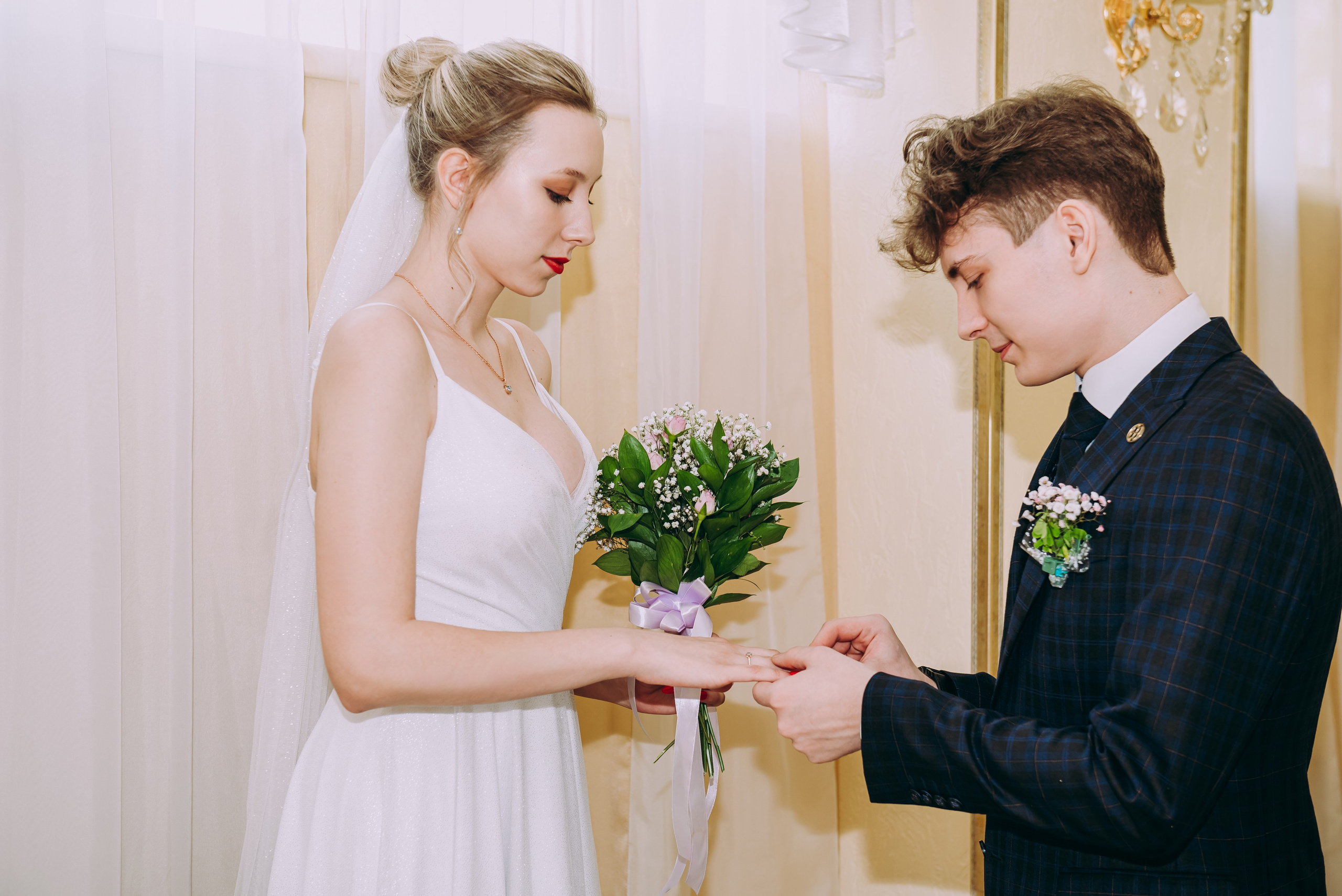 Свадебная фотосессия в музыкальном театре в г. Кемерово