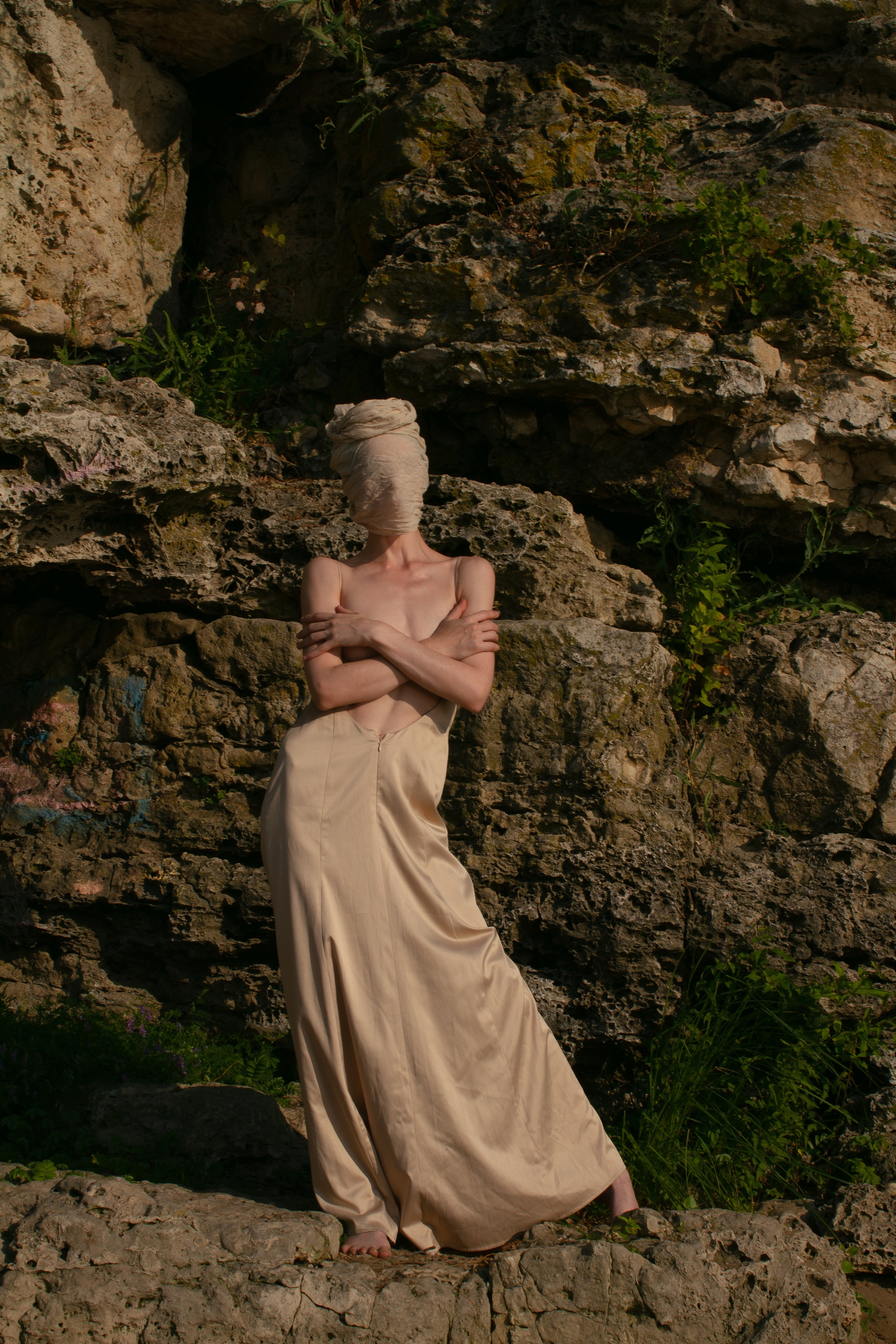 Тина и камни