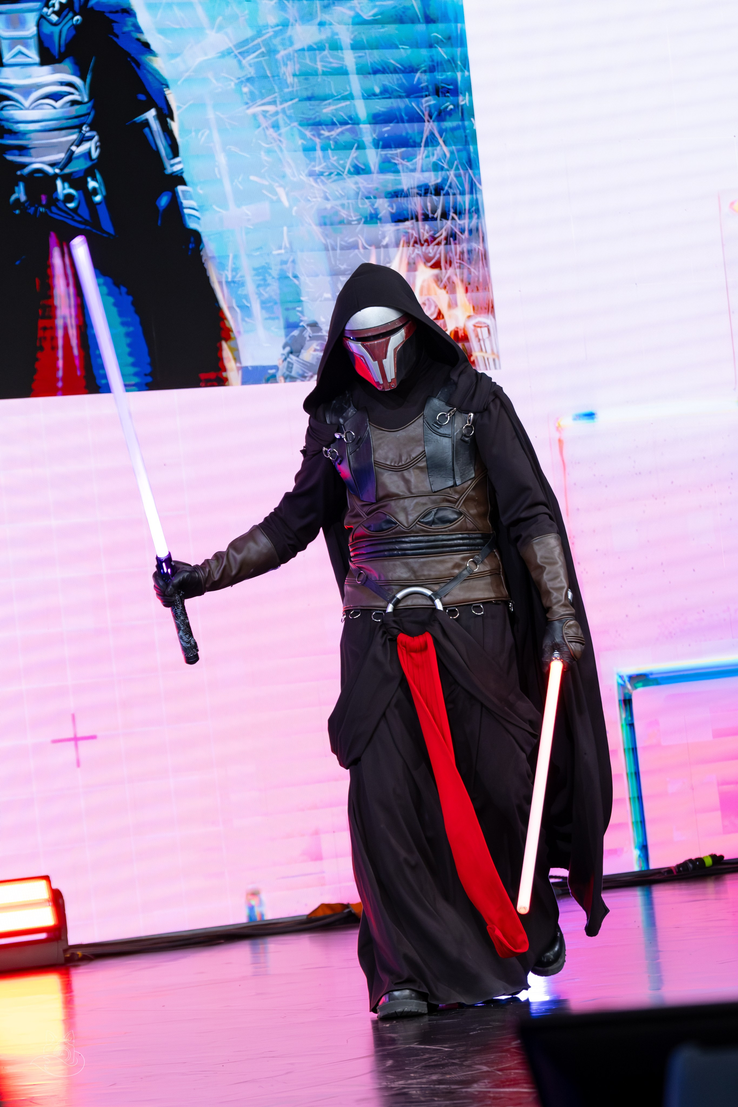 Сцена РЭД ЭКСПО 2024. Косплей фотограф