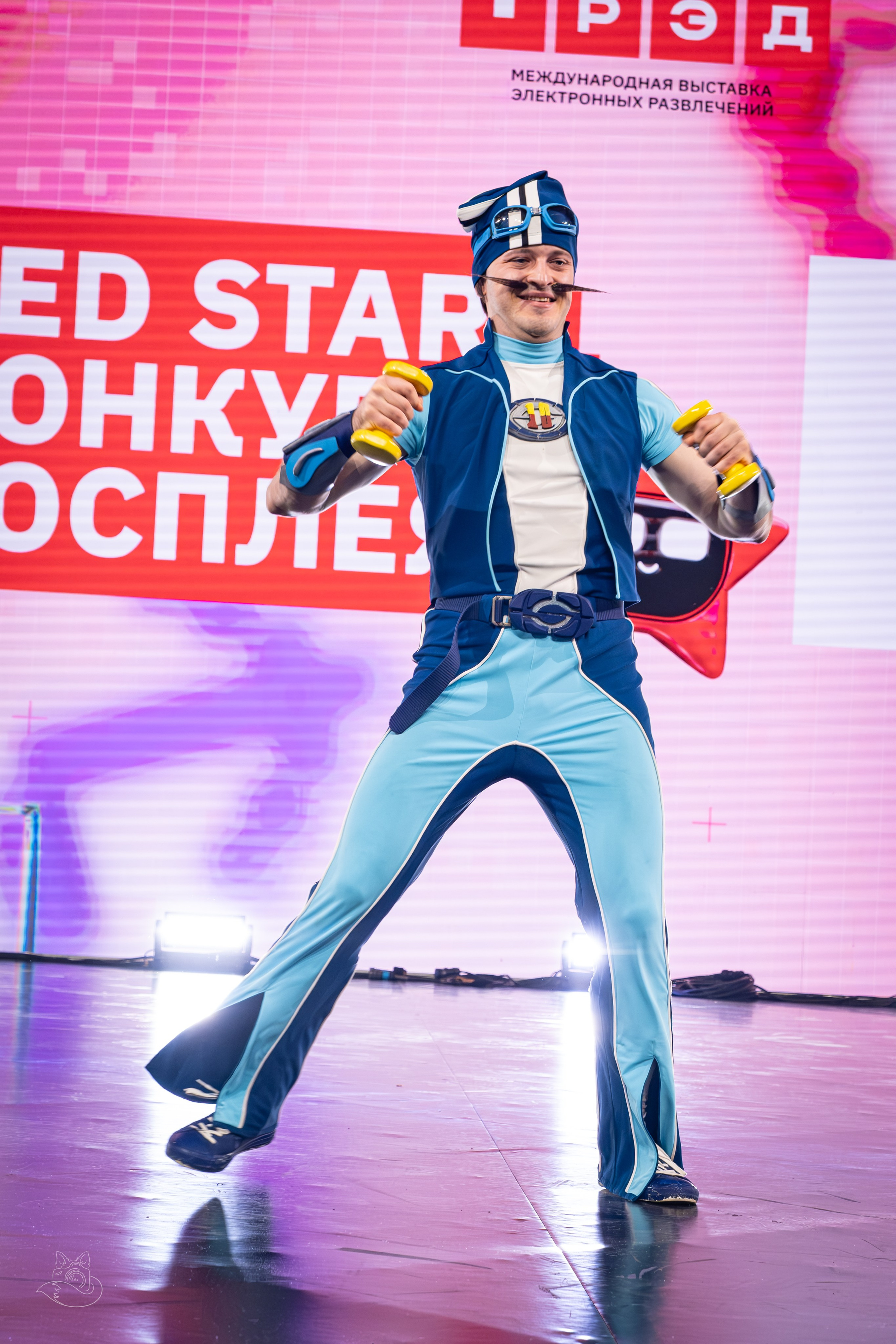 Сцена РЭД ЭКСПО 2024. Косплей фотограф