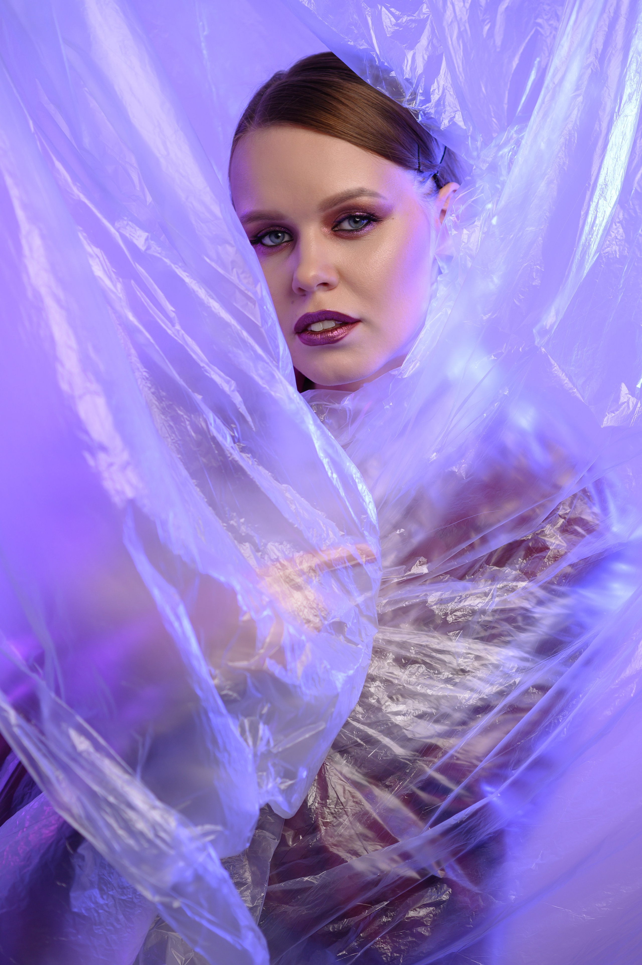 Фотосессия с полиэтиленовой плёнкой в студии