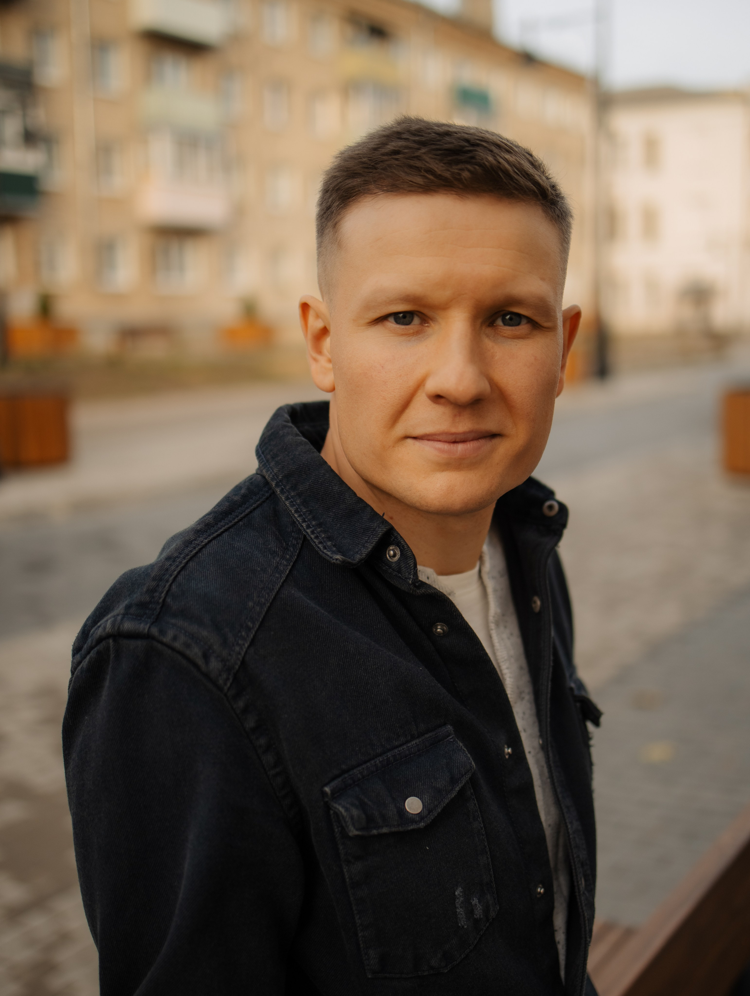 Мужская съемка в городской локации. Фотограф Углич и Ярославль Ольга Тятюшкина