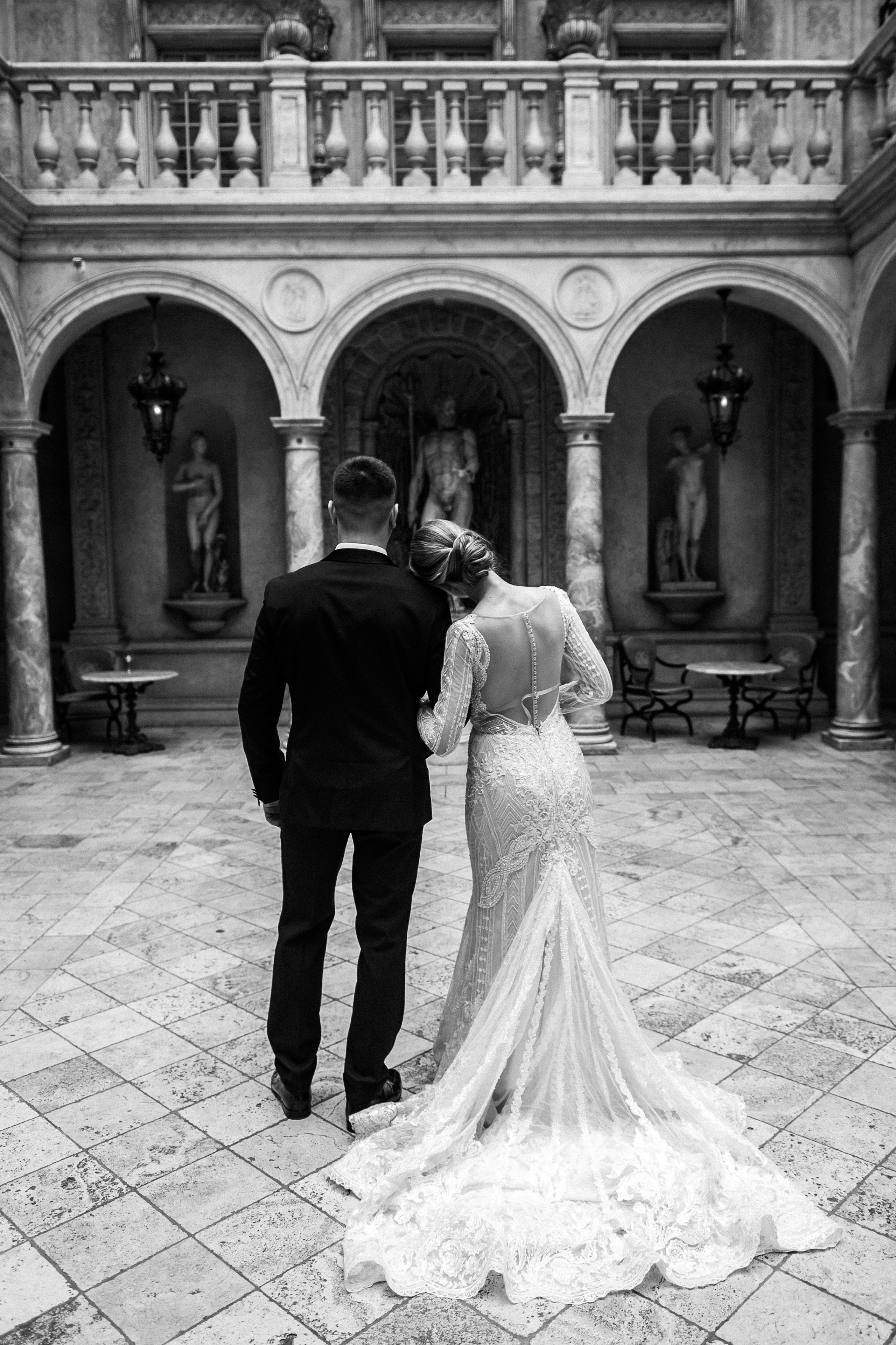 Жених и невеста в ресторане Турандот