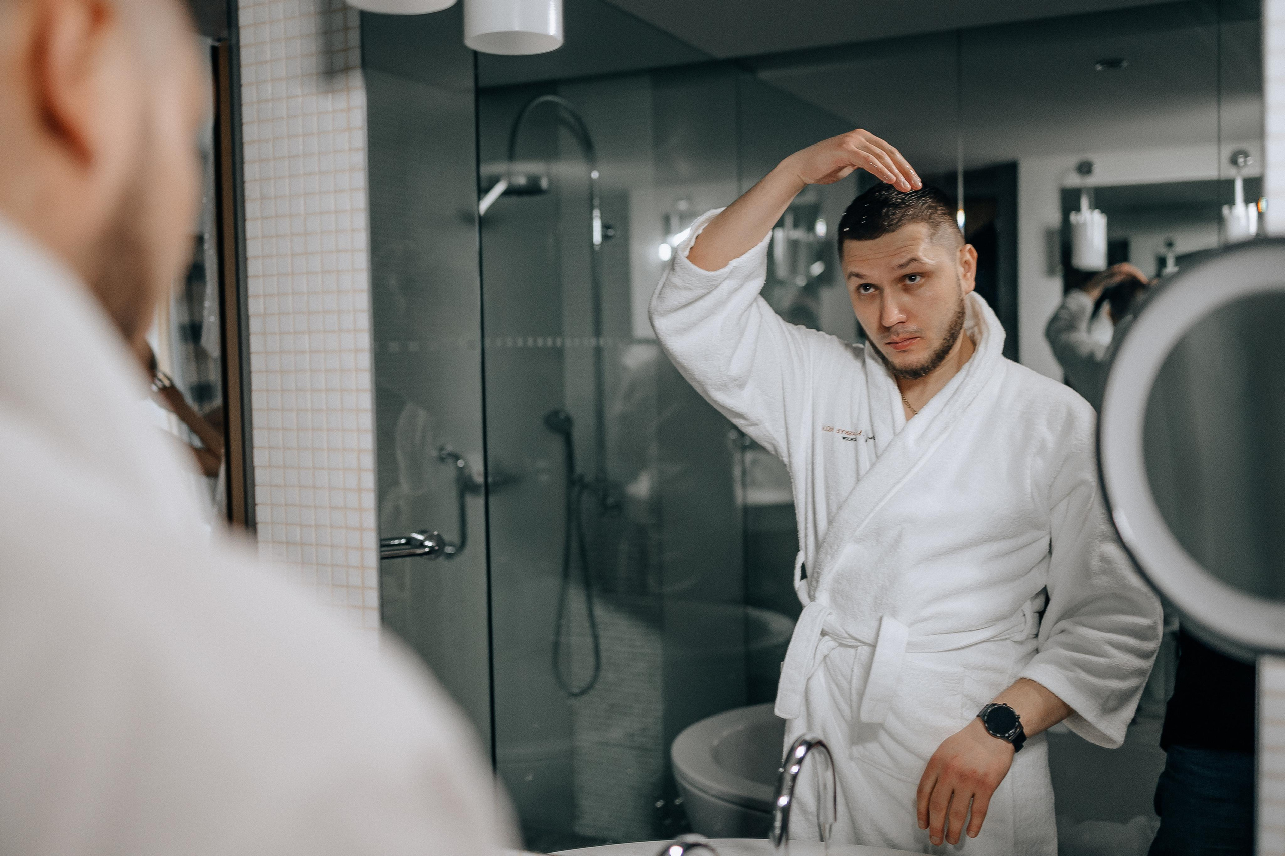 Свадебное утро жениха в отеле