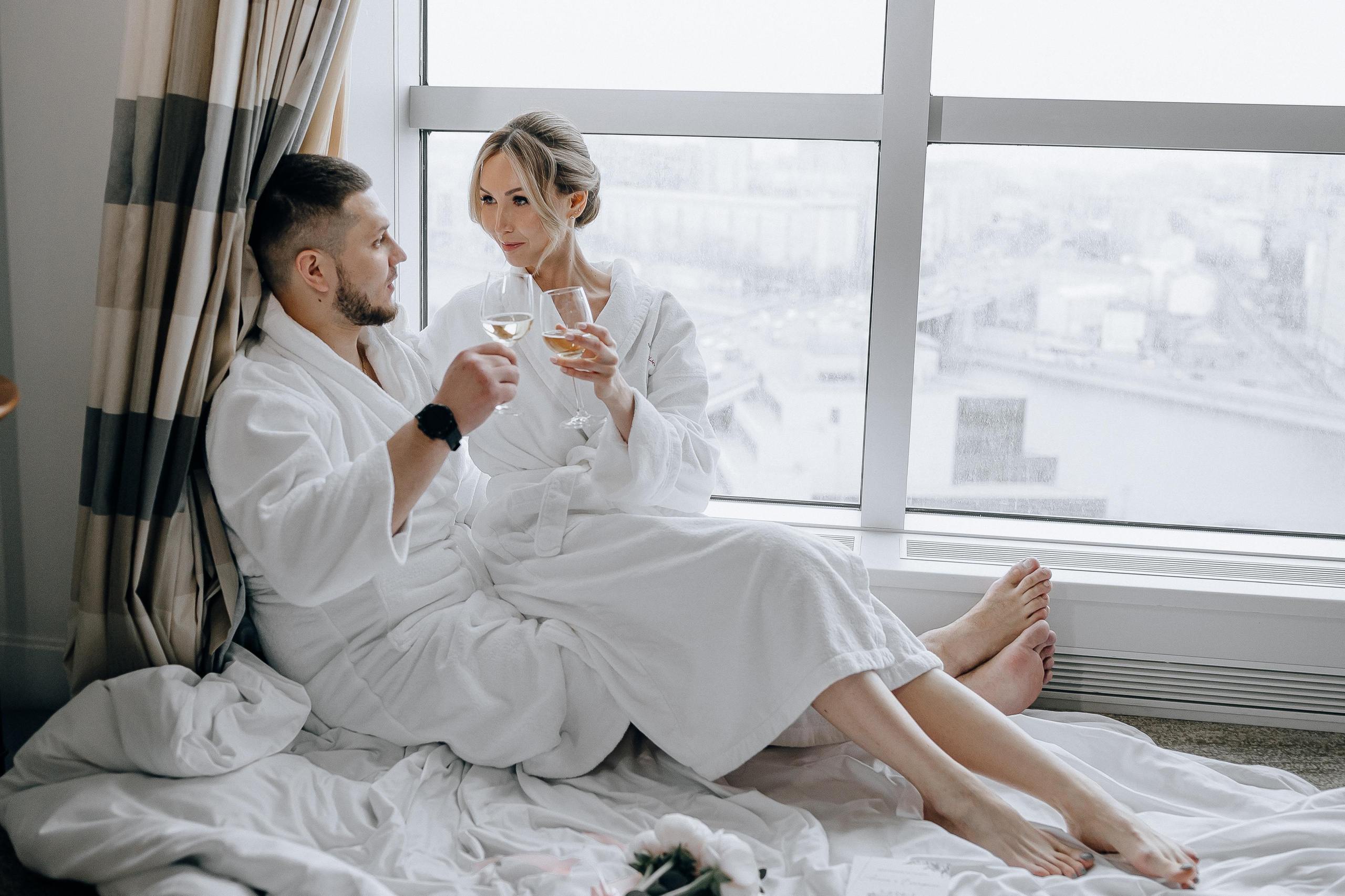 Сборы жениха и невесты в отеле красные холмы