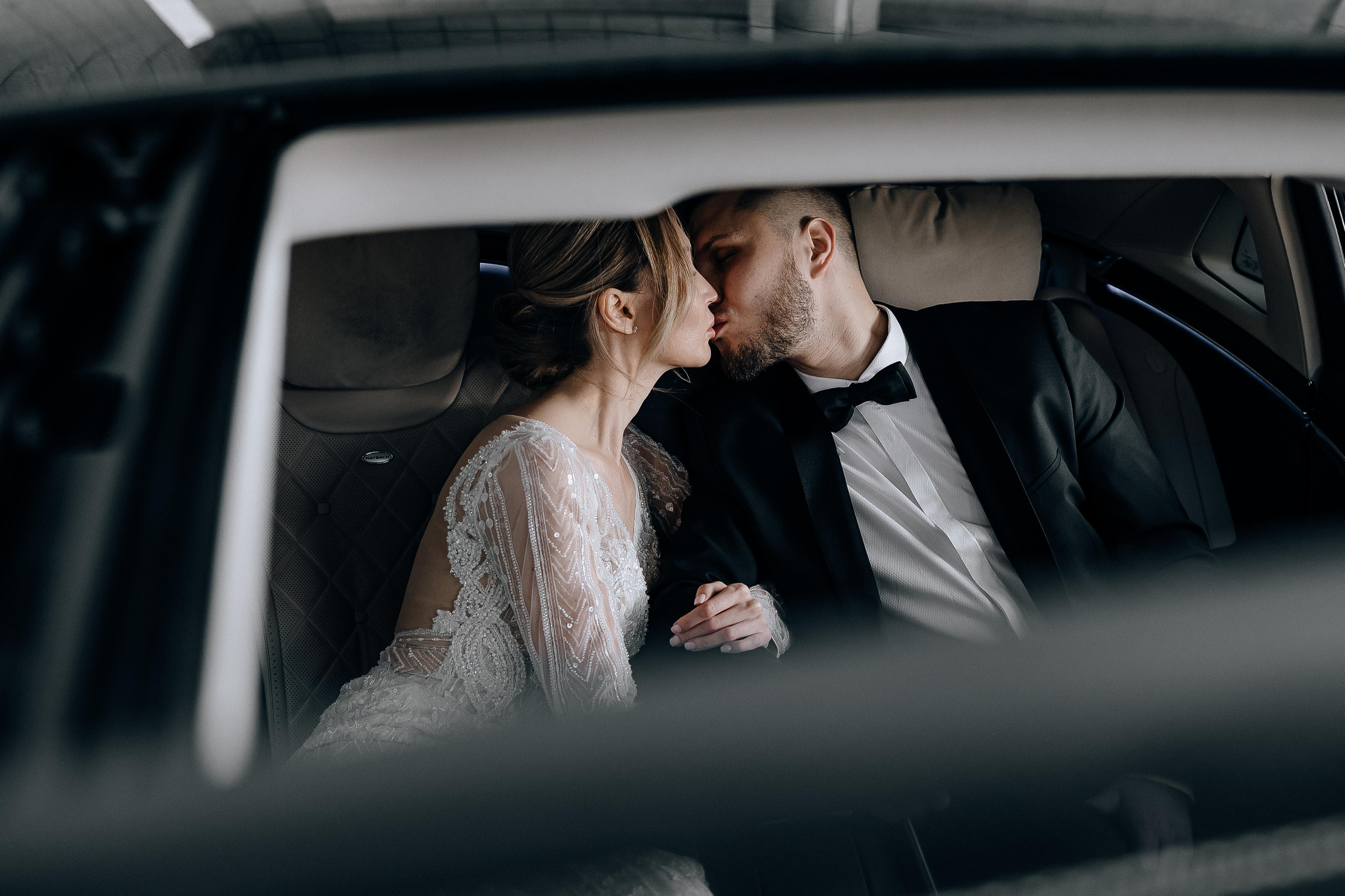Свадебная фотосессия в машине