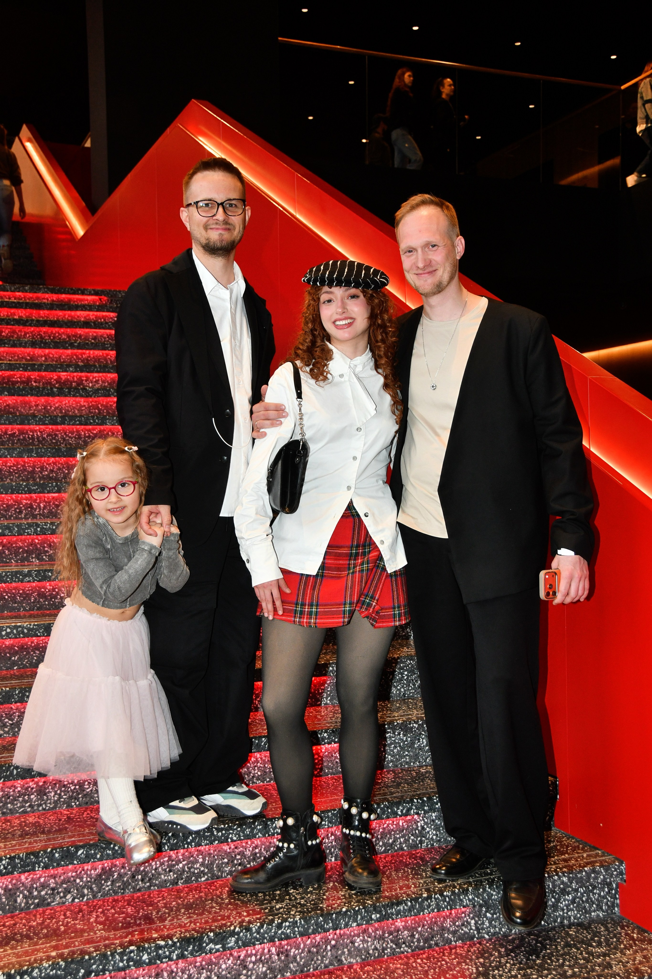 Премьера «СВОЯ В ДОСКУ» 25.04.2026