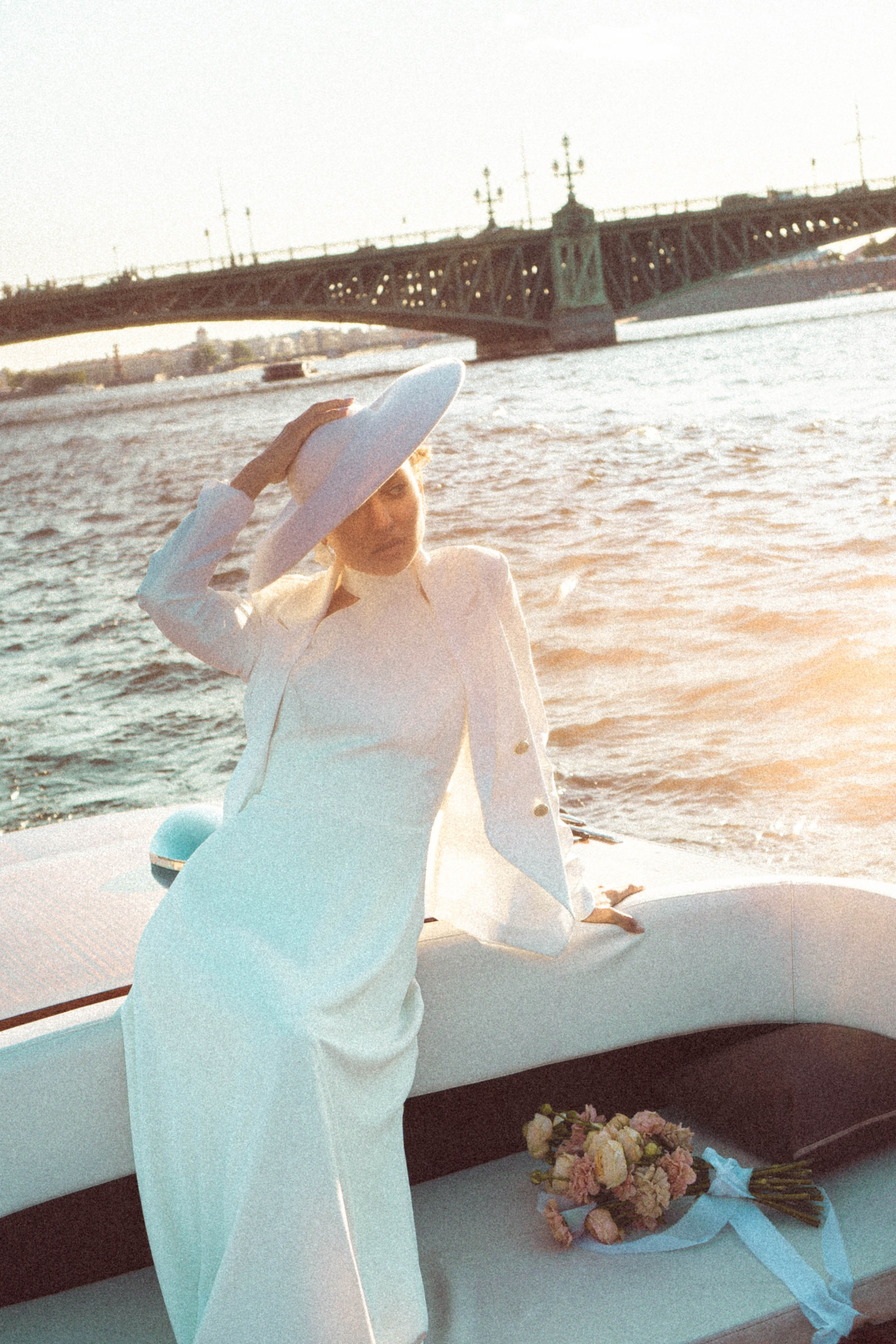 СВАДЕНБНАЯ СЬЕМКА НА КАТЕРЕ ПО КАНАЛАМ САНКТ-ПЕТЕРБУРГА И В АКВАТОРИИ НЕВЫ. Профессиональный фотограф, Санкт-Петербург — Виктория Богомолова