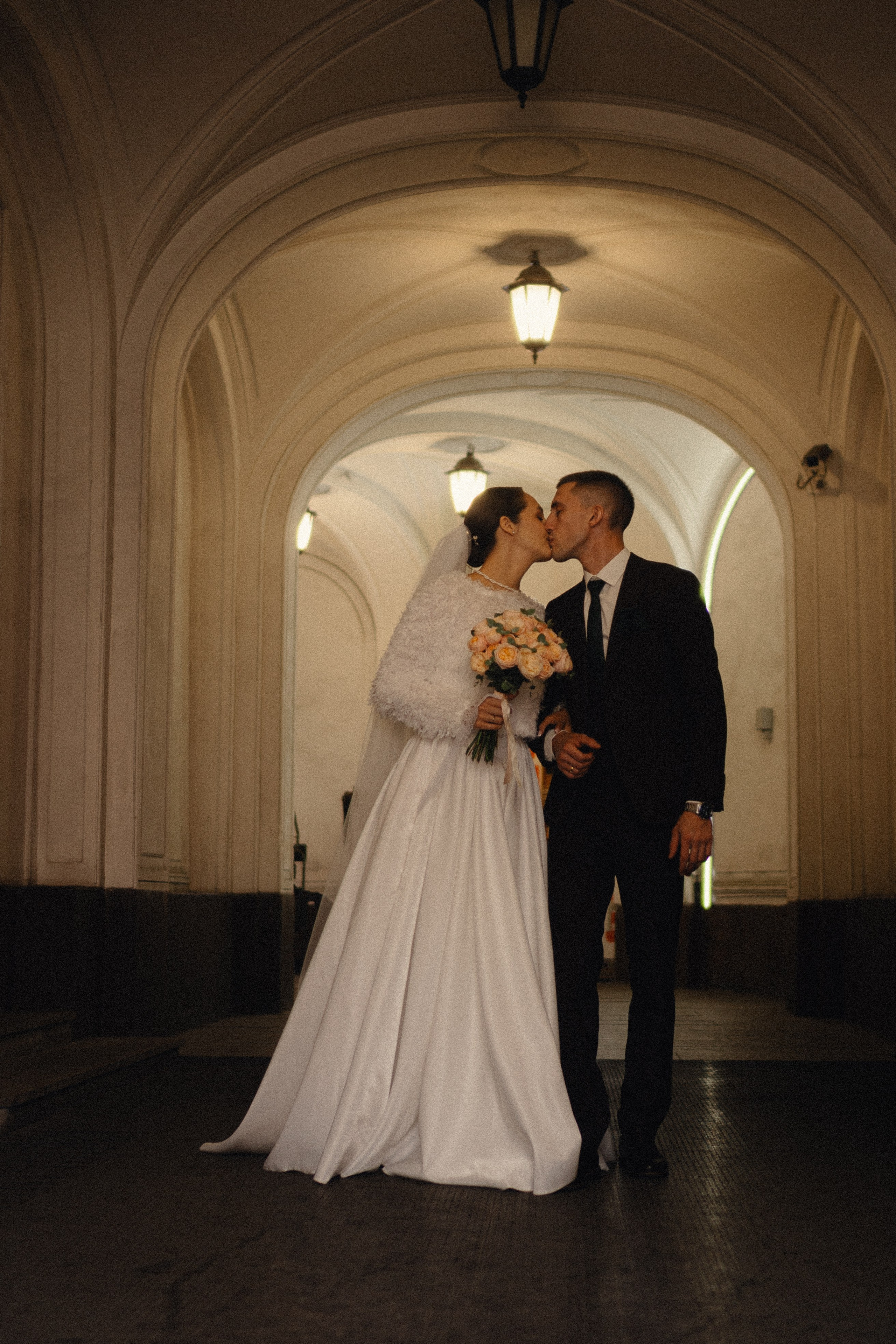 СВАДЕБНАЯ ПРОГУЛКА В САНТК-ПЕТЕРБУРГЕ (ИСАКИЕВСКИЙ СОБОР, ЗИМНЯЯ КАНАВКА, ЭРМИТАЖ И БОЛЬШАЯ МОРСКАЯ УЛИЦА). Профессиональный фотограф, Санкт-Петербург — Виктория Богомолова