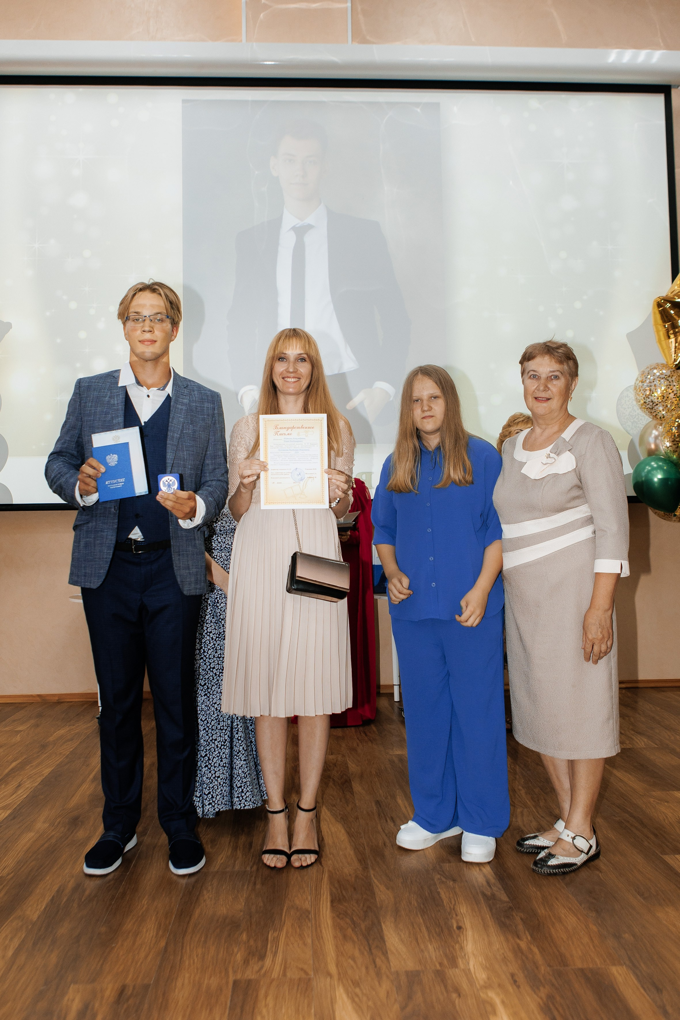 Выпускной Гимназия 12 2024 г. Свадебный и портретный Фотограф в Липецке Дмитрий Котюков