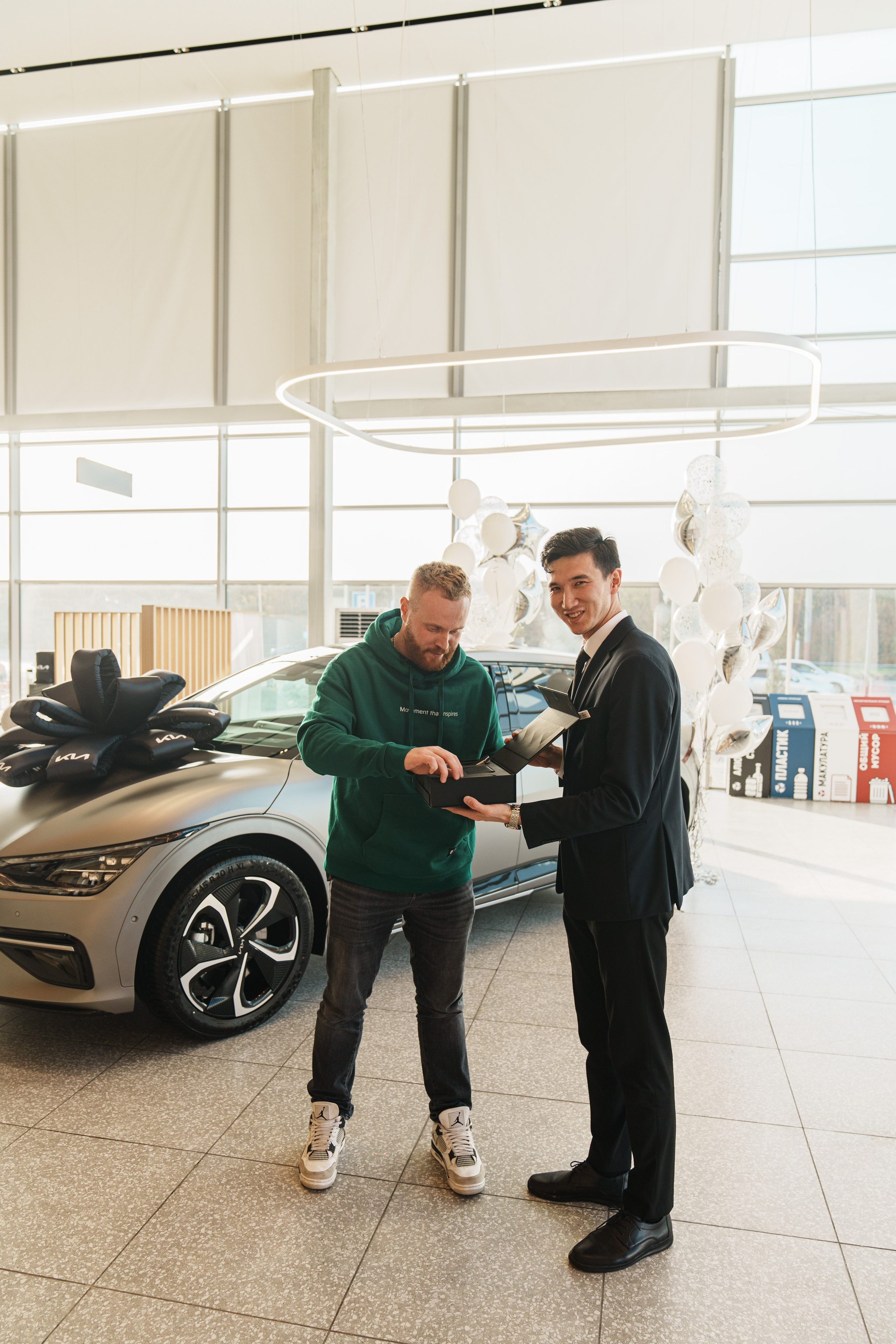 Kia EV6 Вручение Евгений Чебаткову. Фотограф TAULAN_1