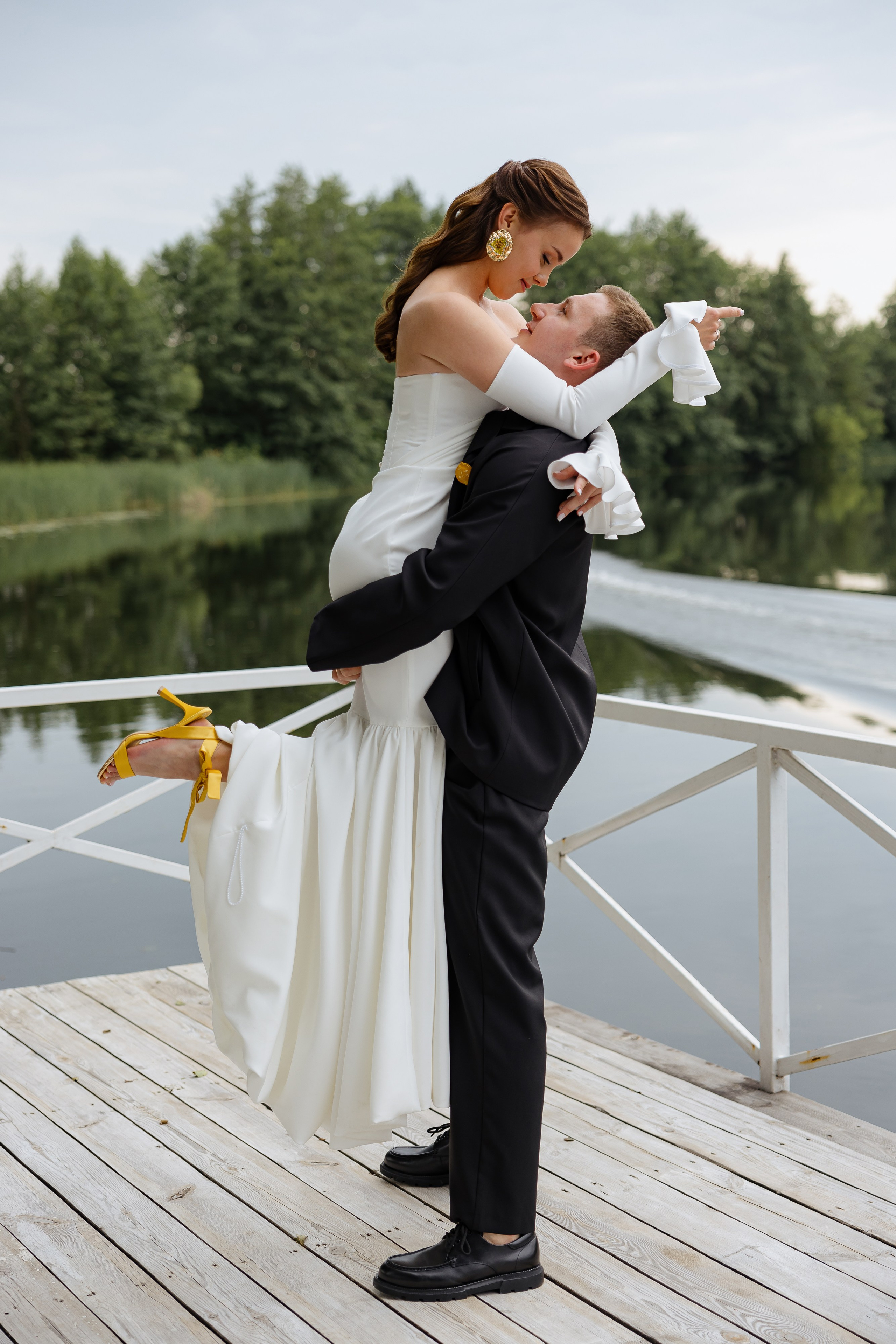 Июньская свадьба на берегу реки. Фотограф Сергей Ртищев в Москве и РФ