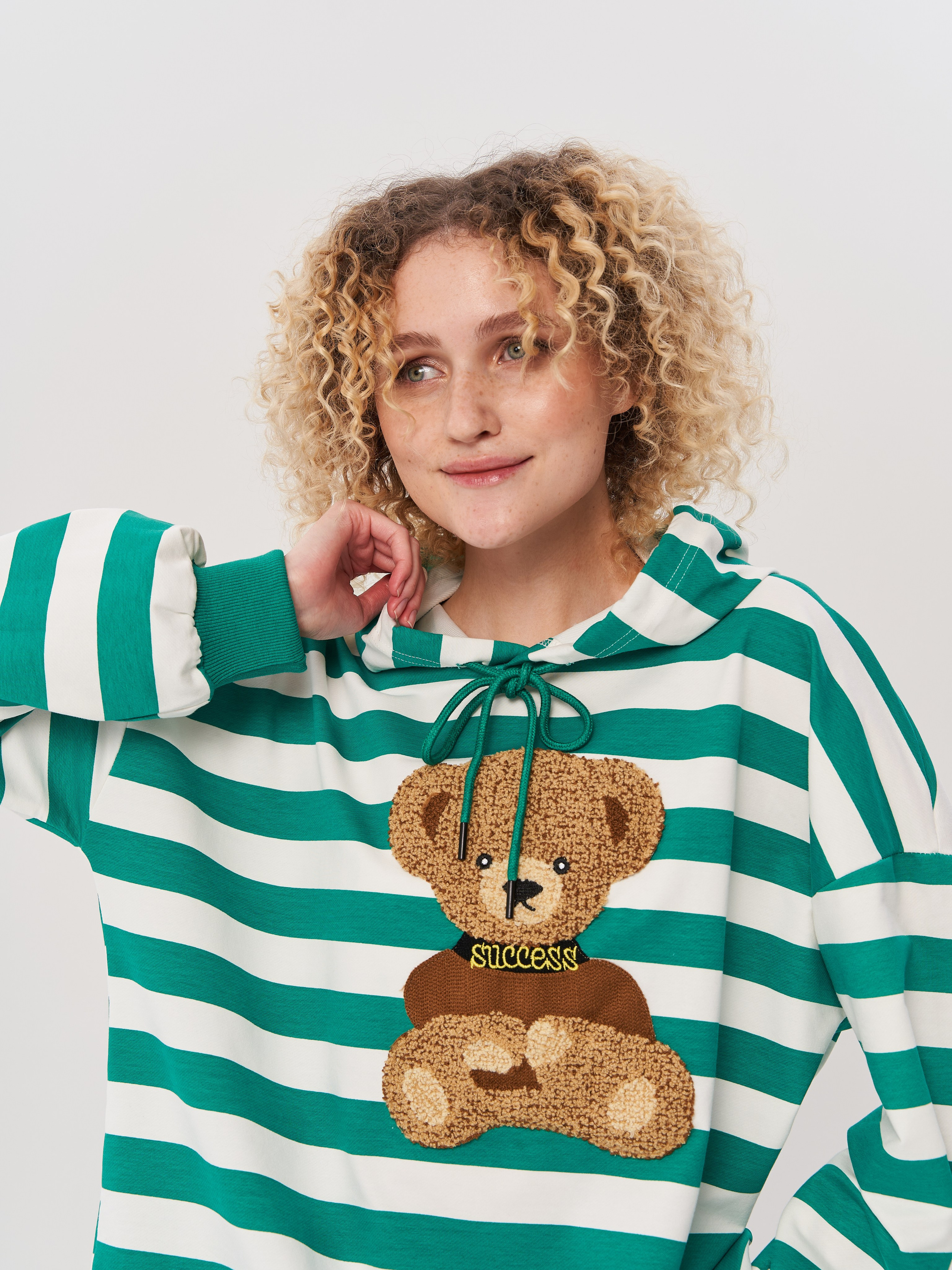 Худи. Фотограф для маркетплейсов в Москве