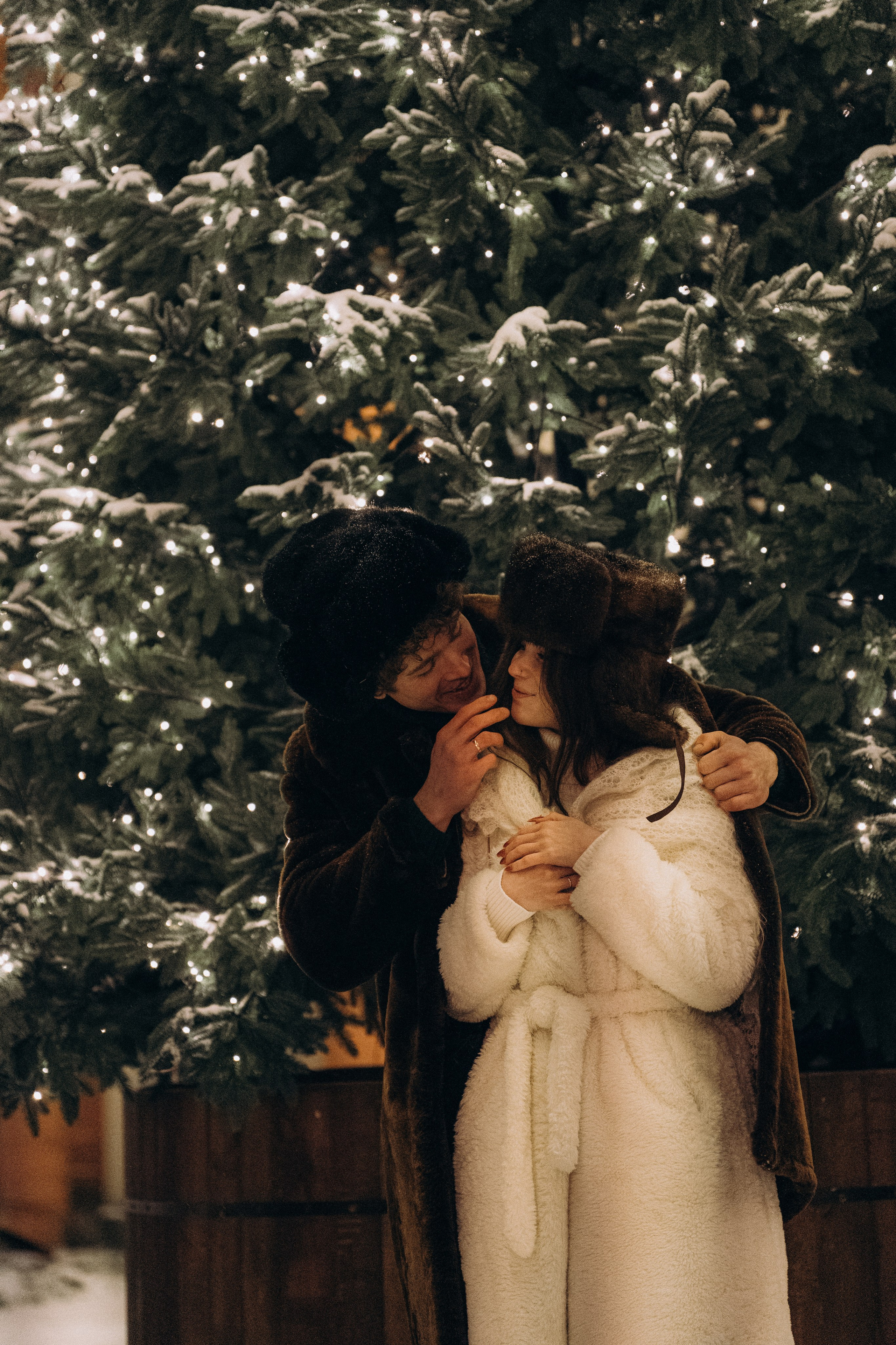 НОВОГОДНЯЯ ПРОГУЛКА ПАРЫ ПО ЧЕРНЫШЕВСКОЙ ПЕРЕД НОВЫМ ГОДОМ. Профессиональный фотограф, Санкт-Петербург — Виктория Богомолова