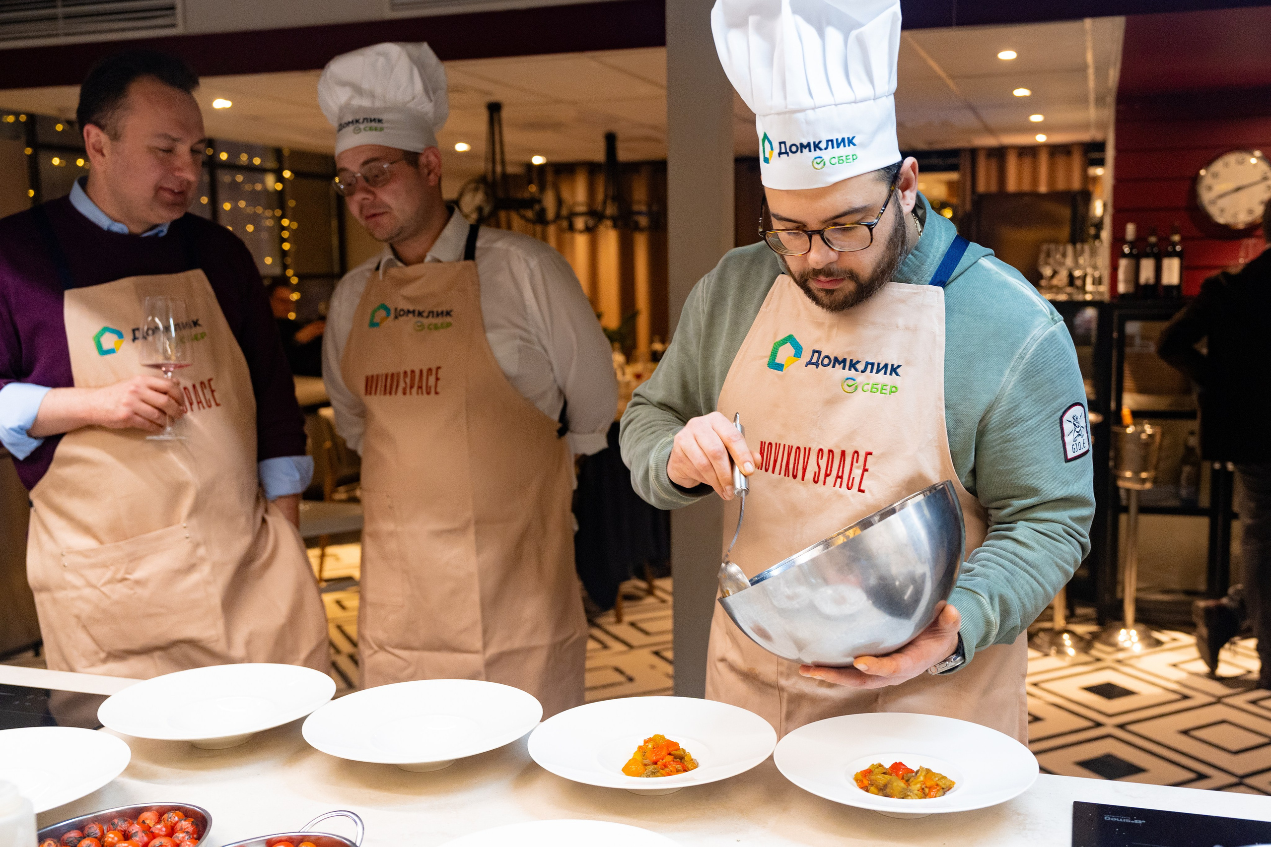 NOVIKOV SCHOOL — Умами зал. Фотограф Никита Комаров