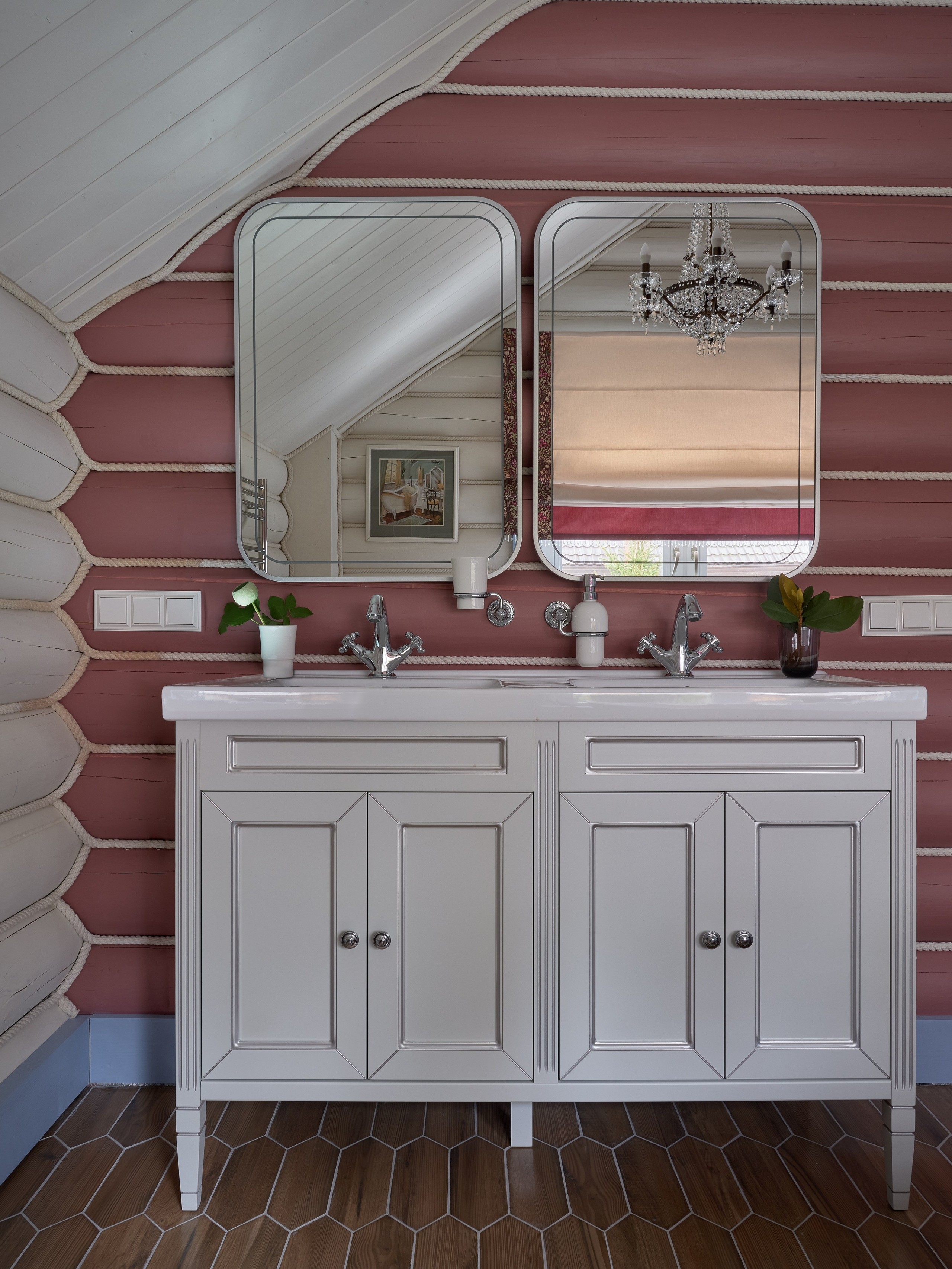 Бревенчатый светлый дом. Фотограф Наталья Вершинина