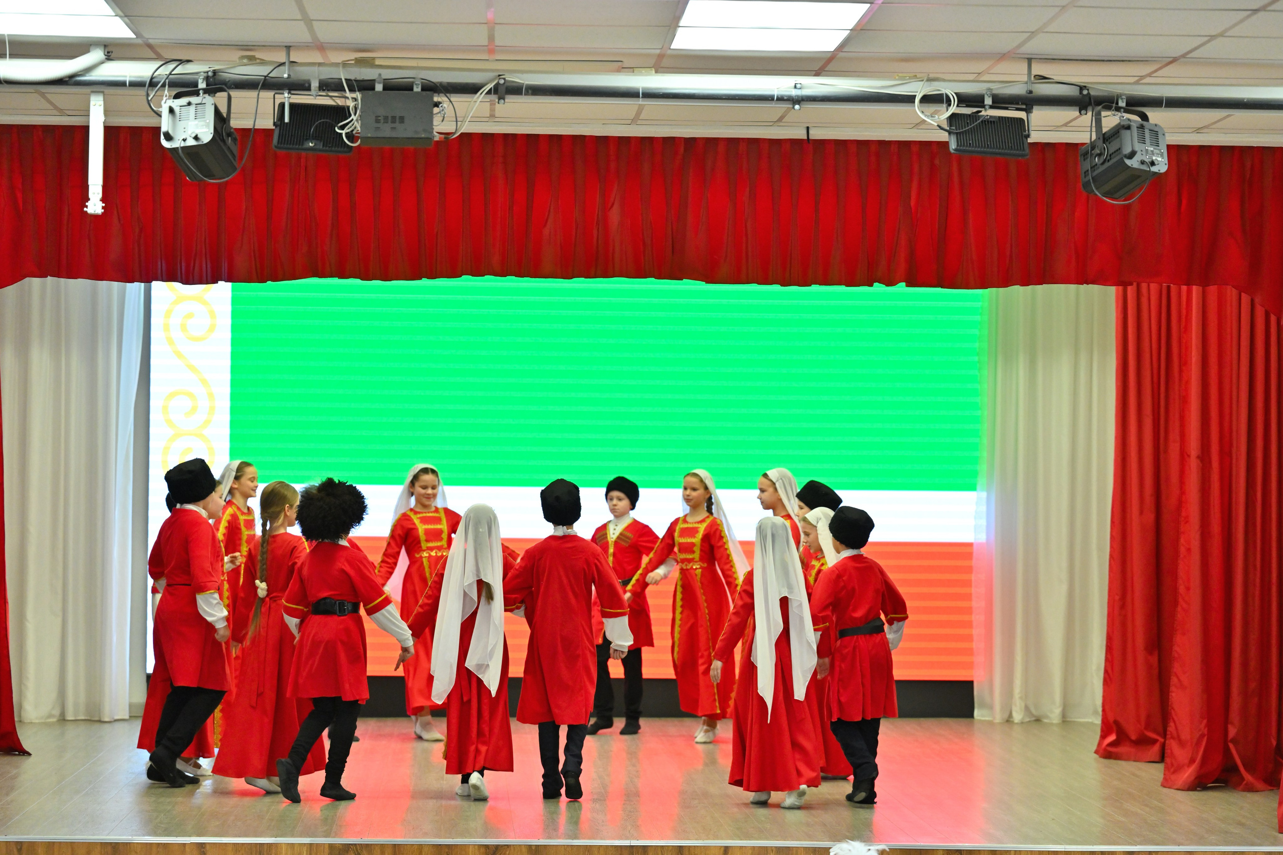 2025-11-21 День семьи 127. Снежинск фото Андрианов