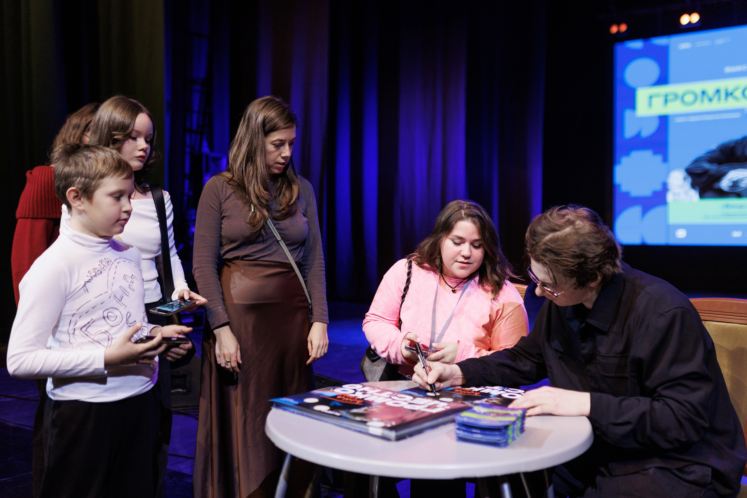Выксунская премьера «Громко и Честно. Бонд с кнопкой». Фотограф городских и семейных событий Артем Карпухин
