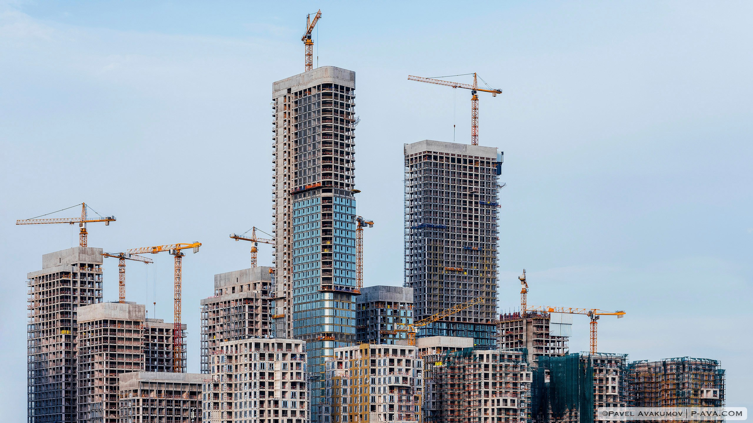 Строительство ЖК City Bay, новые дома из стекла и бетона 
