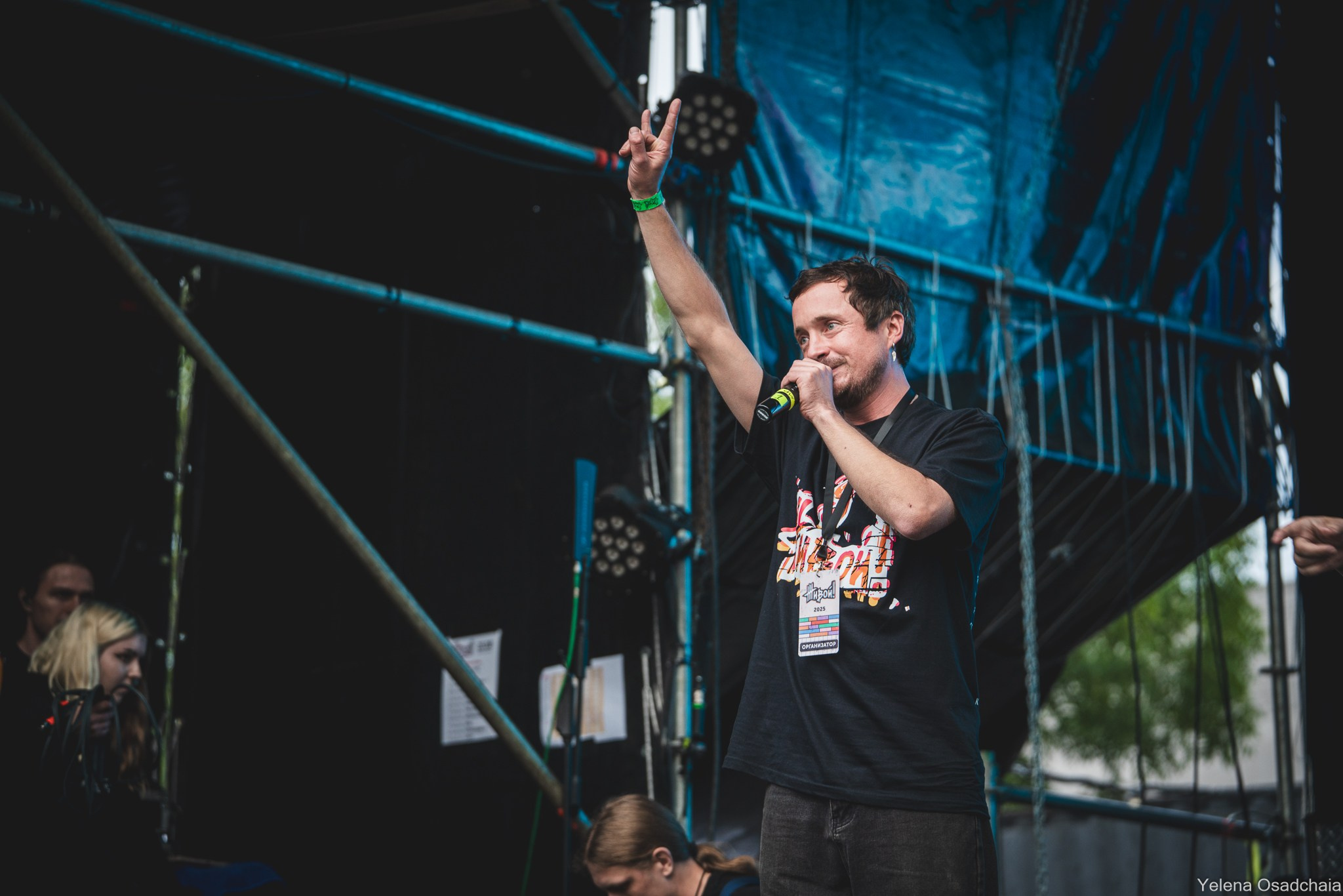 Живой 2025 — День 1. Елена Осадчая — фотографирую музыку на сцене и в жизни