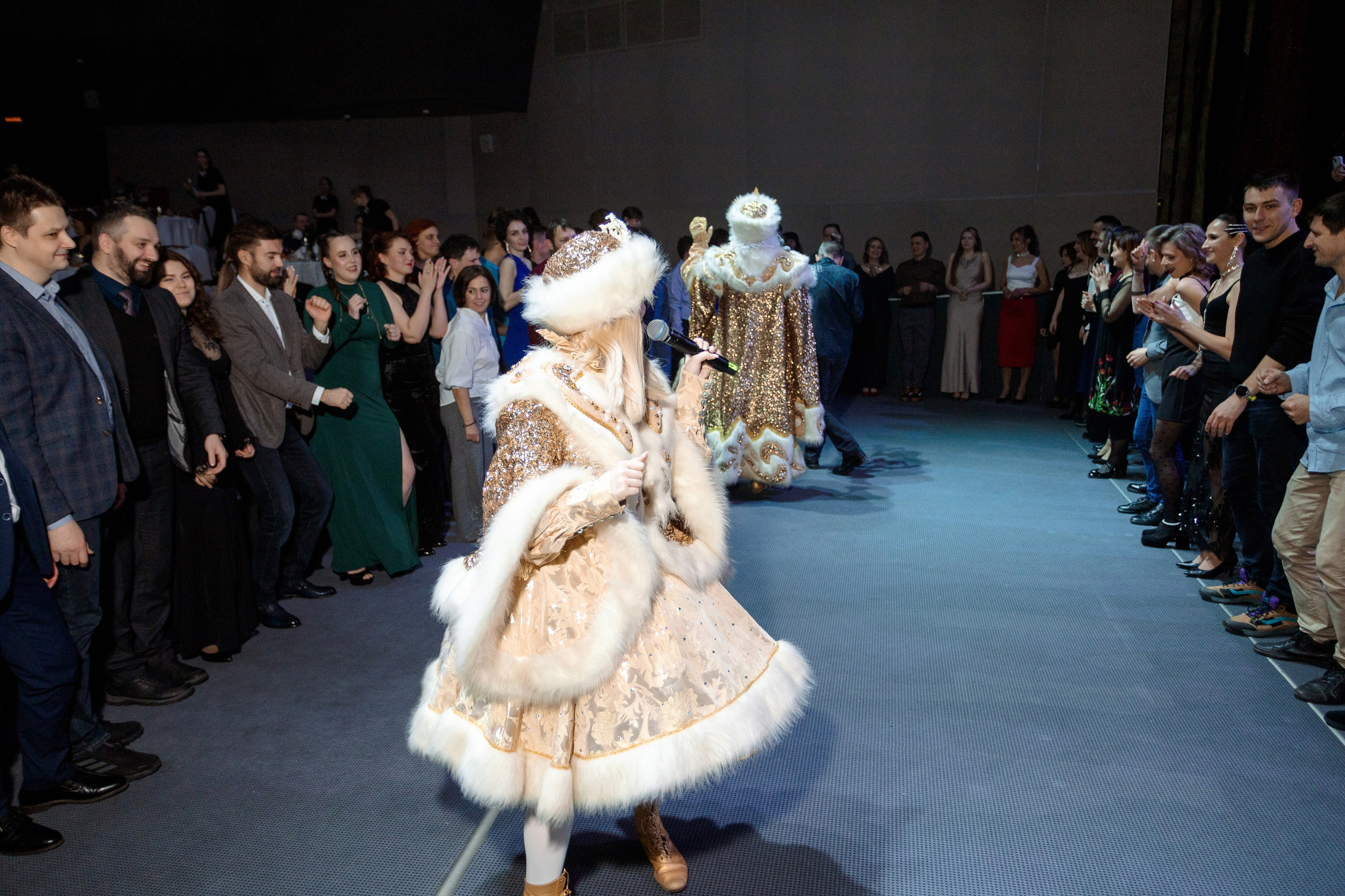 РЕПОРТАЖ: НОВЫЙ ГОД В ДК МЕТАЛЛУРГ. Профессиональный фотограф в Ижевске Леша Петров