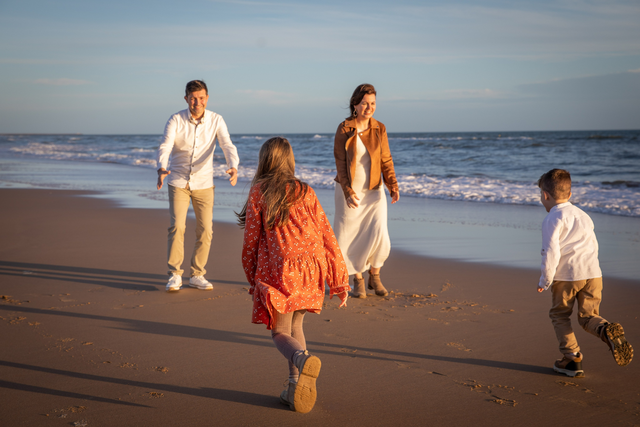 Three Generations by the Ocean. Professional Photographer in Portugal. Oksana Lomnova