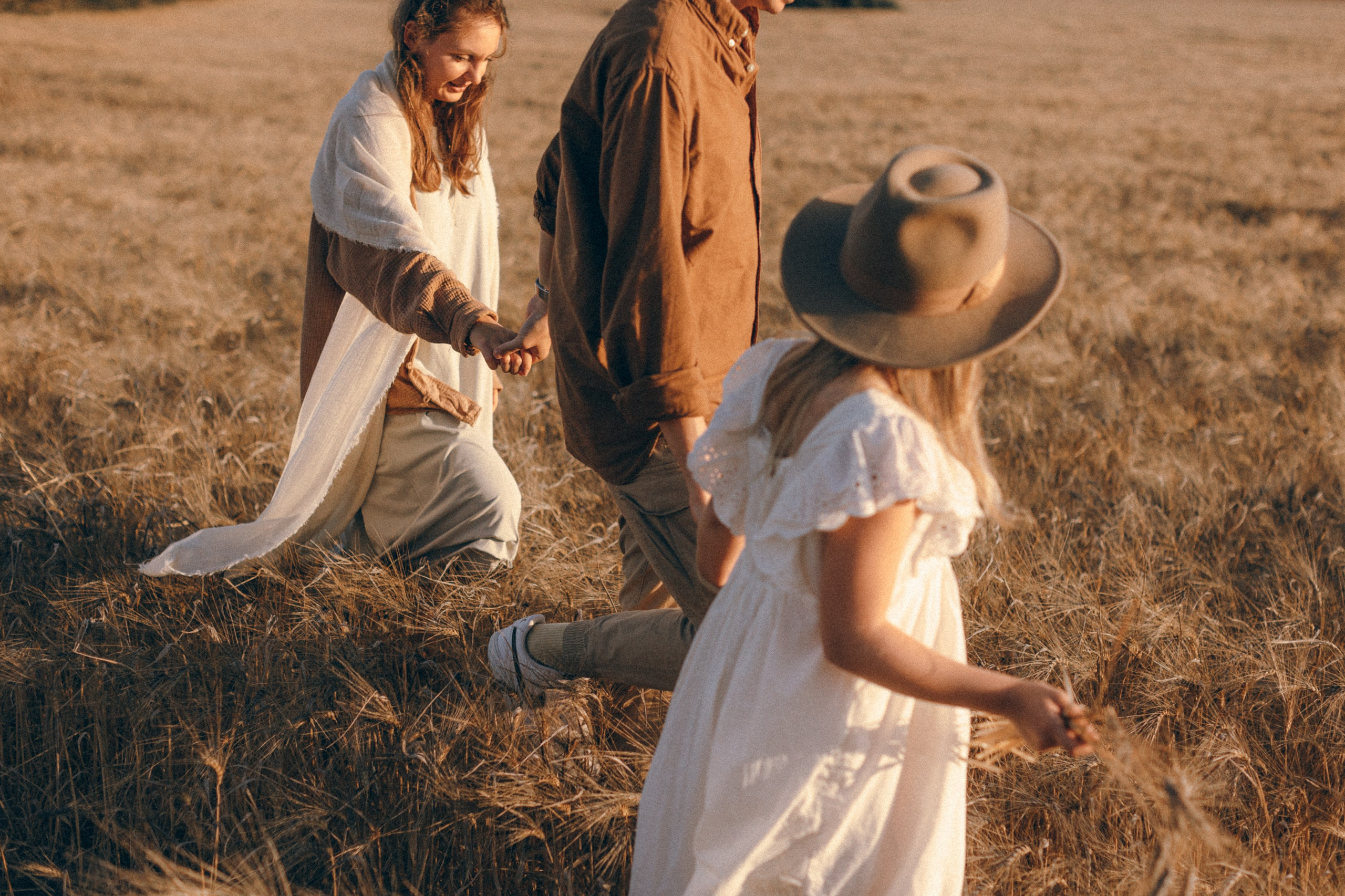 Golden fields, happy hearts. Katerina Nord | Wedding and Couple Photographer in Germany and Europe