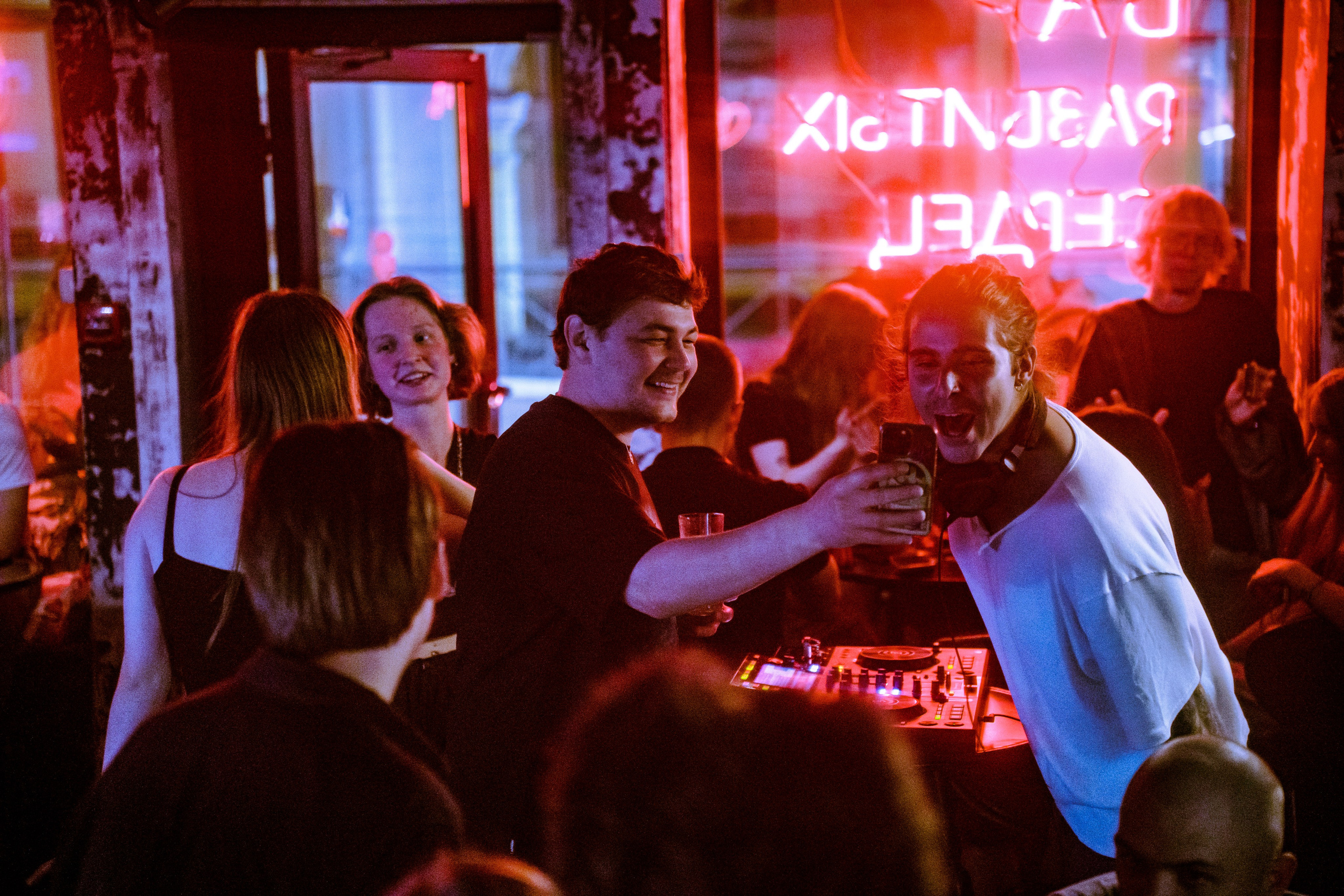 Бар разбитых сердец. DJ Guitacidelli. Концертный и репортажный фотограф в Санкт-Петербурге Слава Пахомов