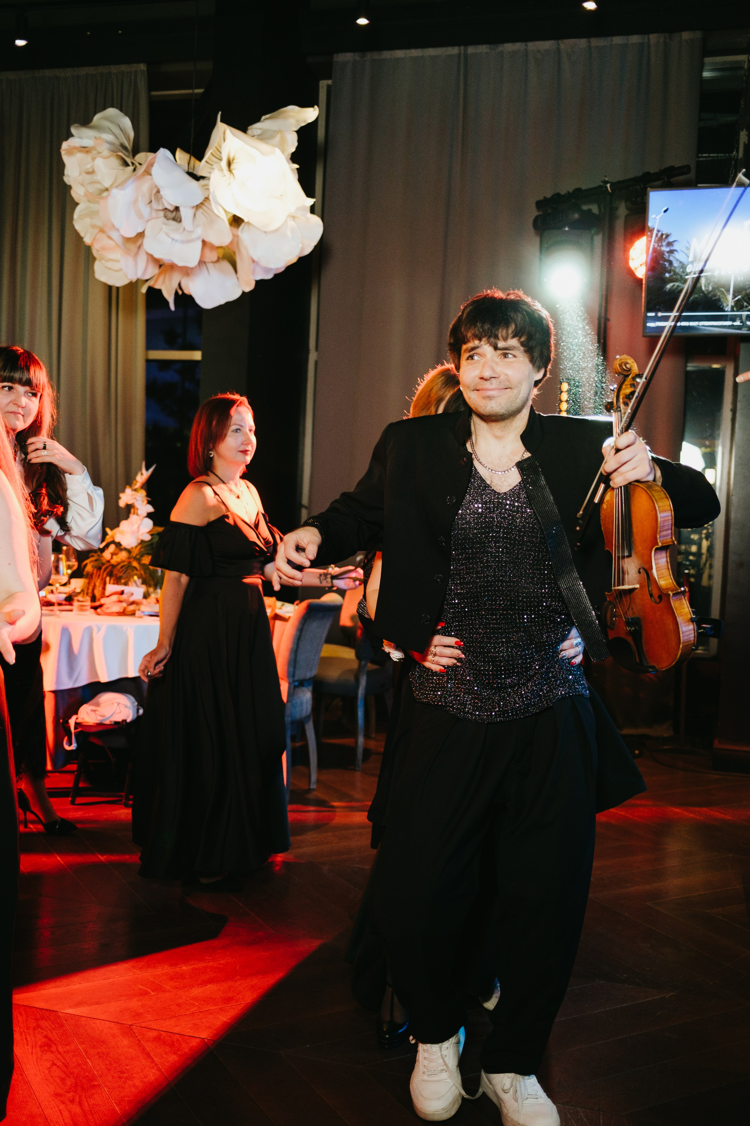 Корпоратив в Сириусу (Адлер) 10 лет компании. Свадебный фотограф Денис Ожигин в Краснодаре и крае. Эмоциональная и стильная съемка вашего дня