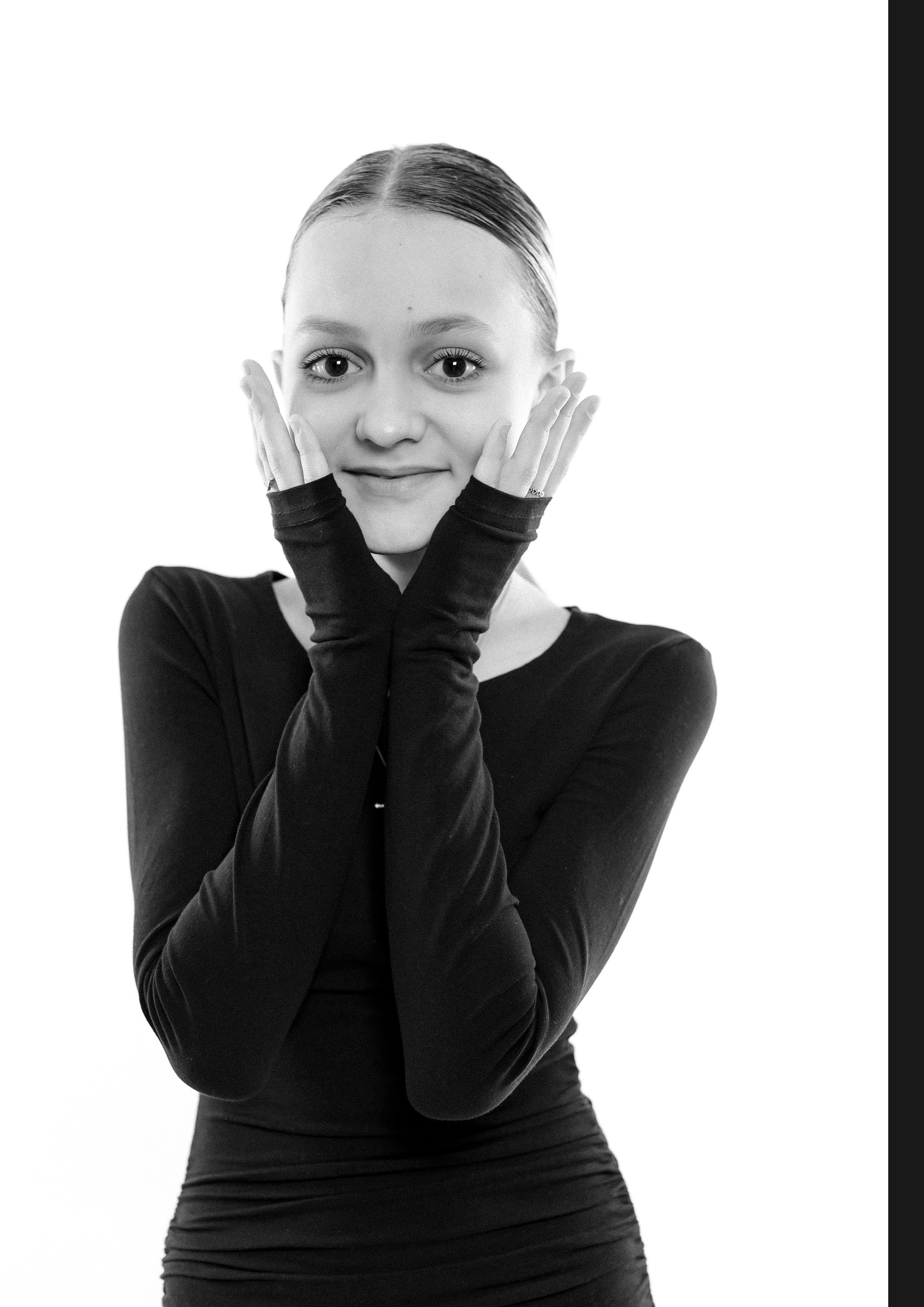 Белый фон. София. Фотограф Котова Валентина