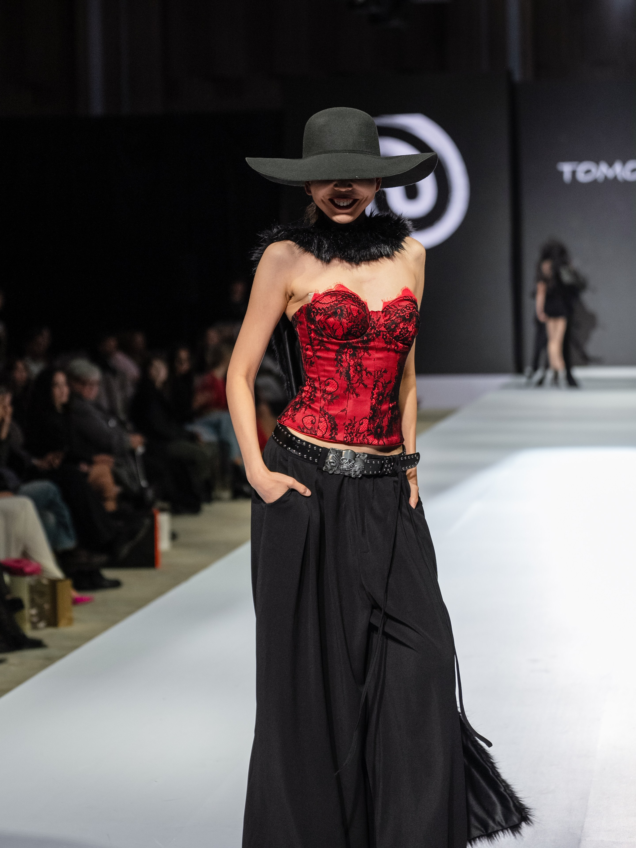Eurasia Fashion Week Tomoyov. Сайт Алматинского НЮ АРТ, будуар и фэшн фотографа Дениса Карпенко