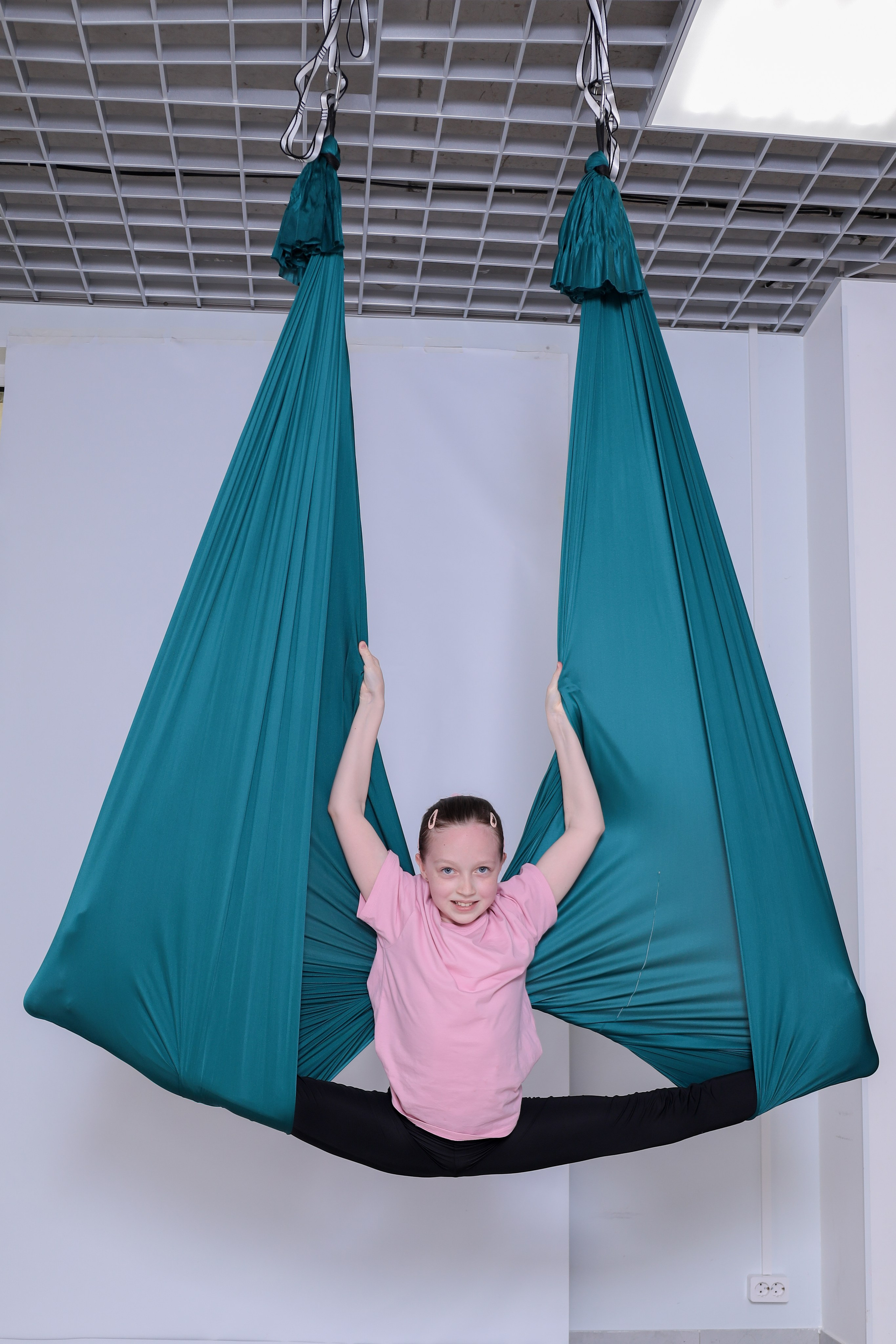 Детская аэройога. Фотограф Надршина Лилия