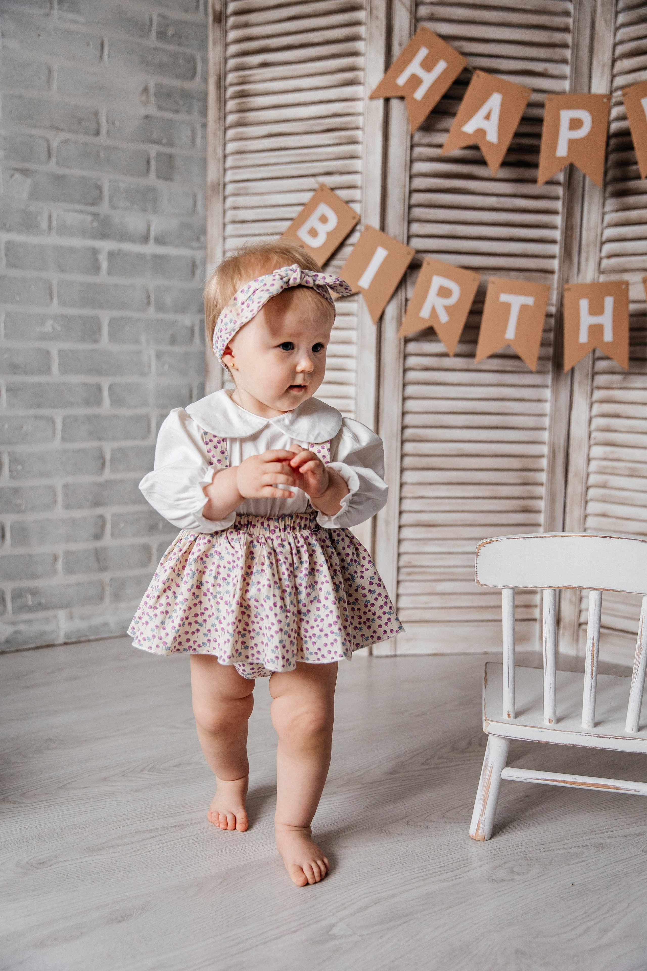 Минимализм (единичка, буквы-кубики, отдельный реквизит на фоне). Детский фотограф, выпускные альбомы в Нижнем Новгороде Бодягина Мария