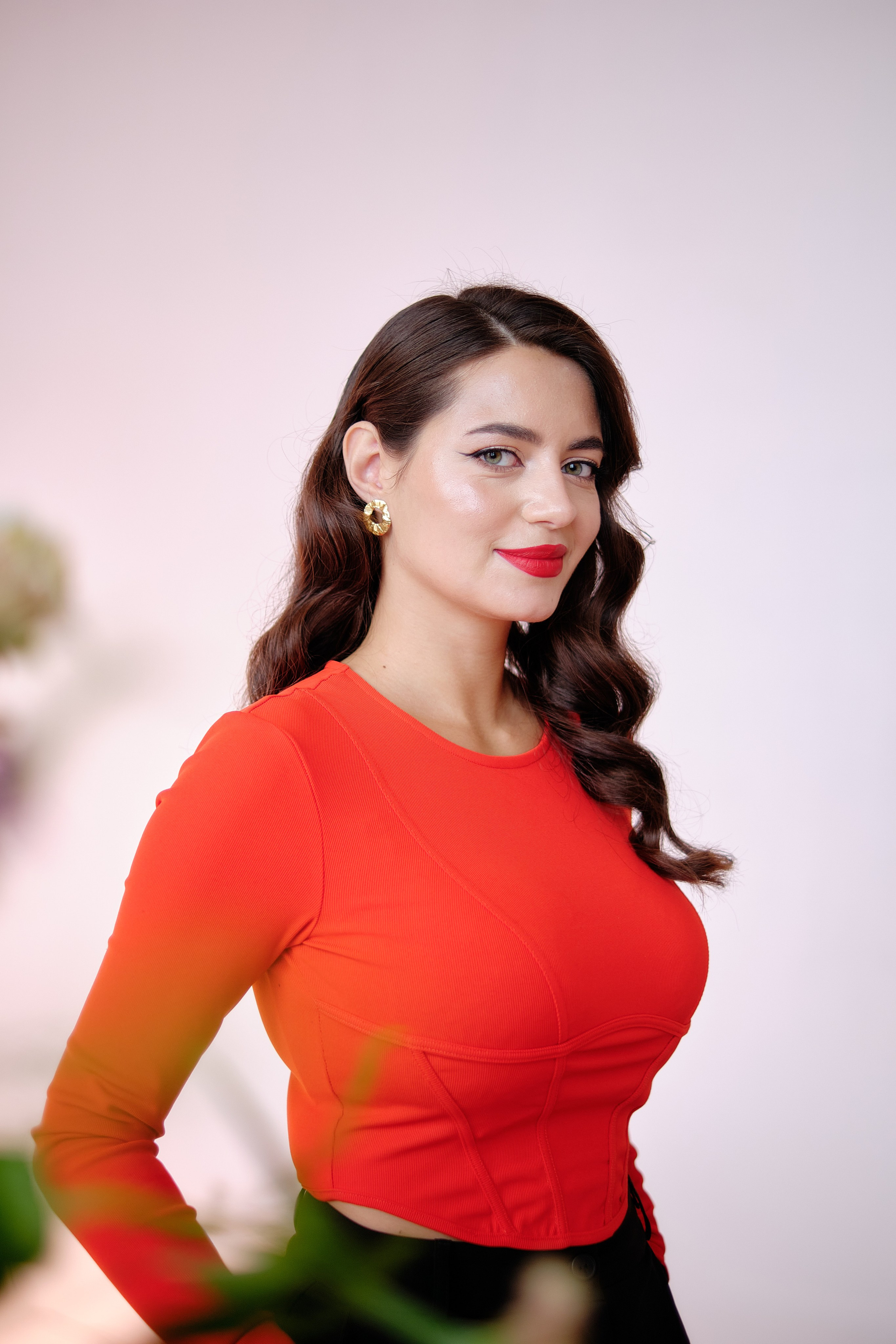 Индивидуальная съёмка в Твери, портреты я цветным светом, атмосферно, рефы с цветным светом