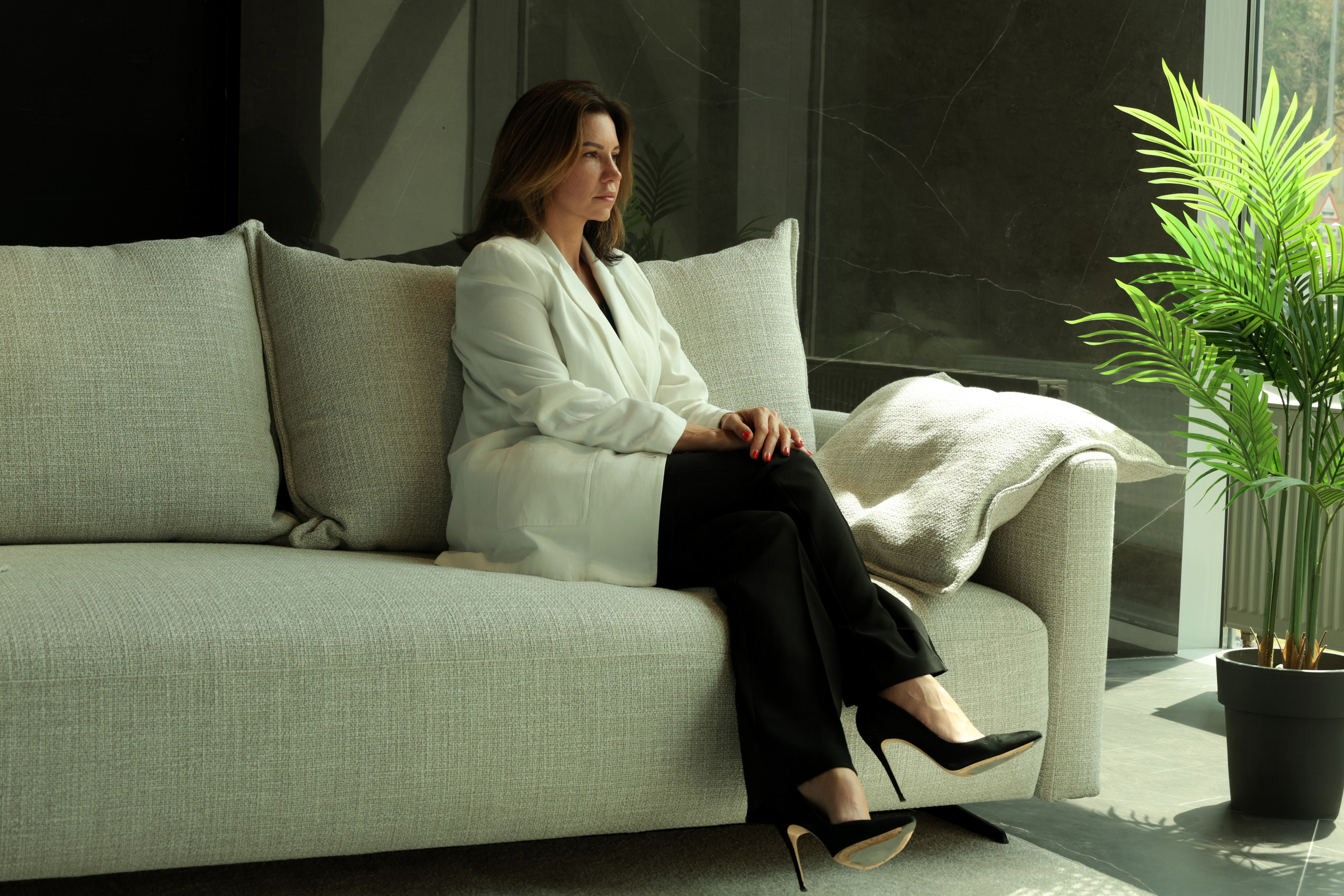 Портретная съёмка на визитку в мебельном салоне Decona. Tatiana Shumskaya