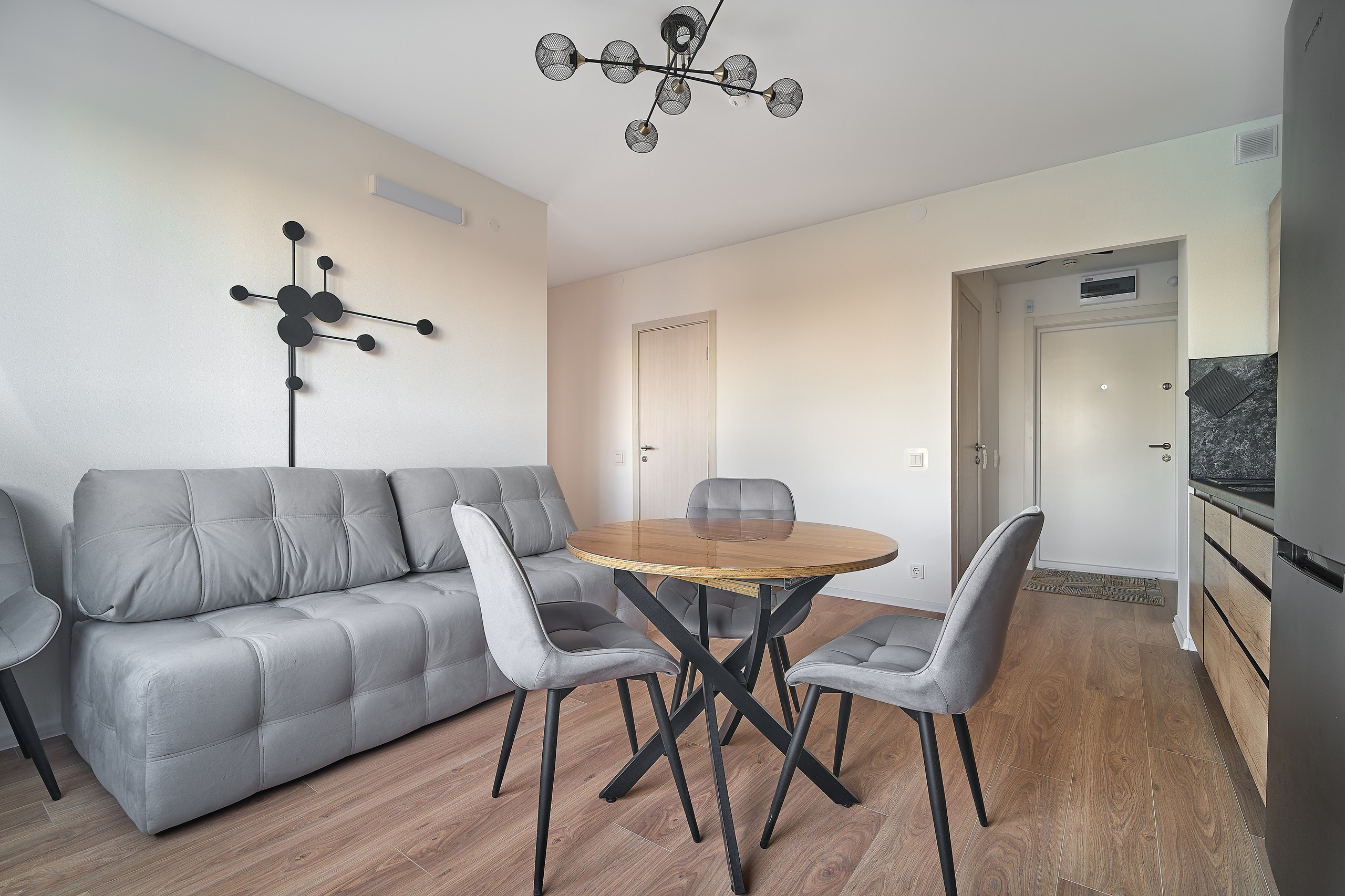 «Евро-трешка» для посуточной сдачи. Заказчик АН «Борисов». Главная