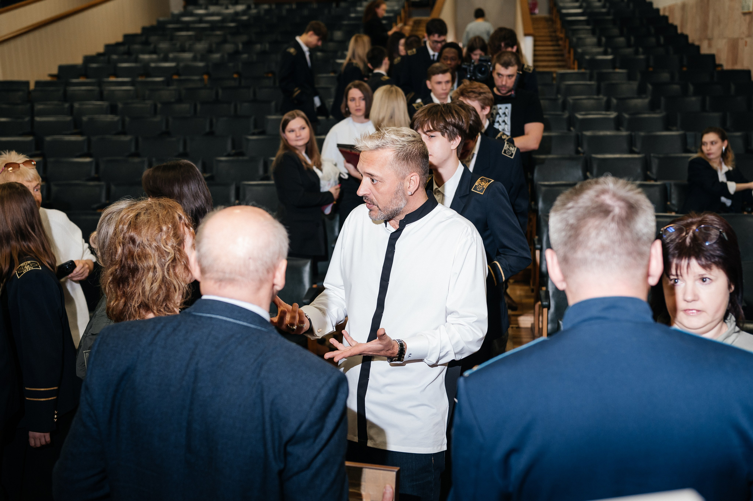 Обо мне. Выставки, публикации, галереи, конкурсы. Фотограф Роман Адлер