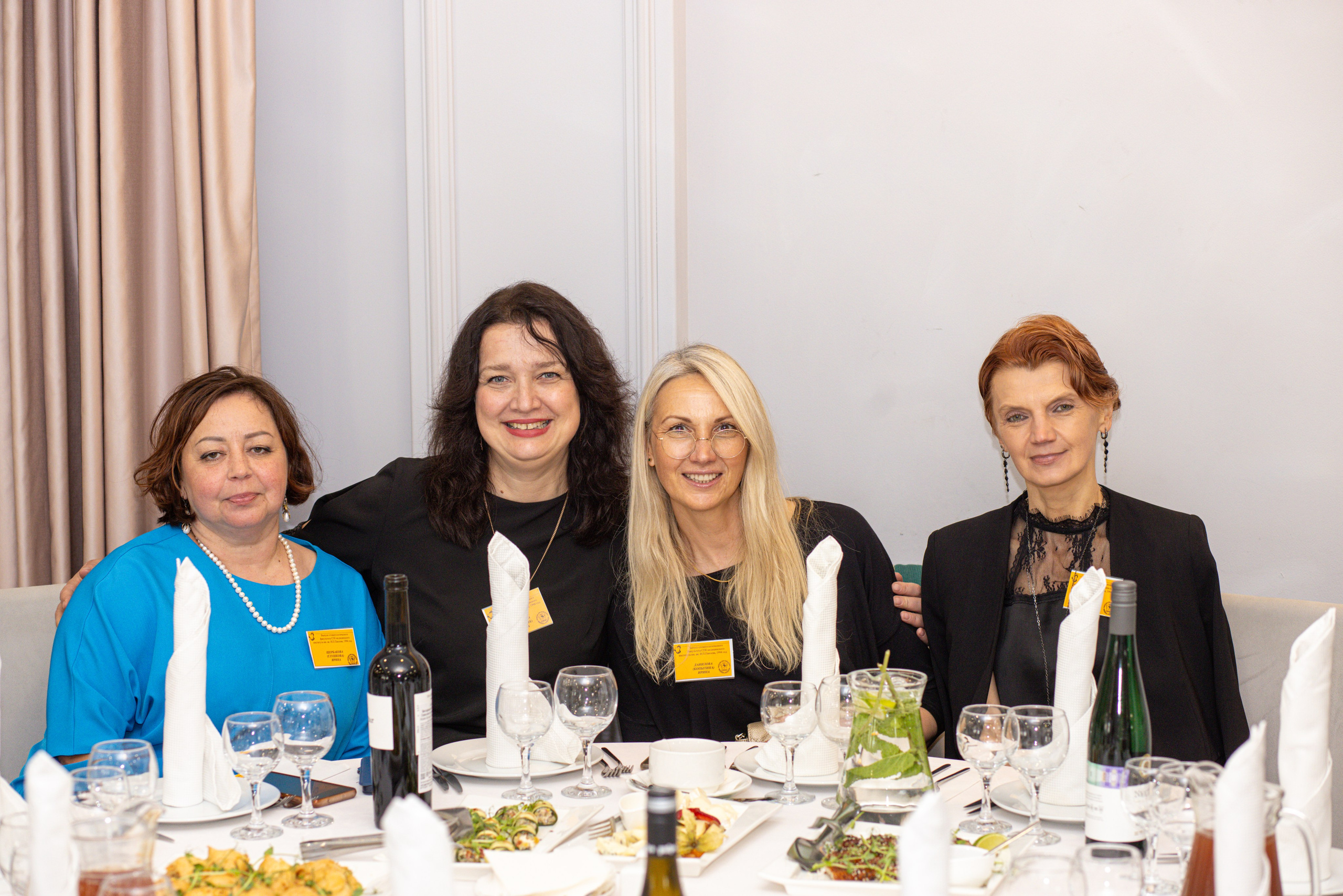 Встреча выпускников. Стоматологи СПб. Семейный фотограф в Вышнем Волочке — Ульяна Иванова | Фотосессии для всей семьи