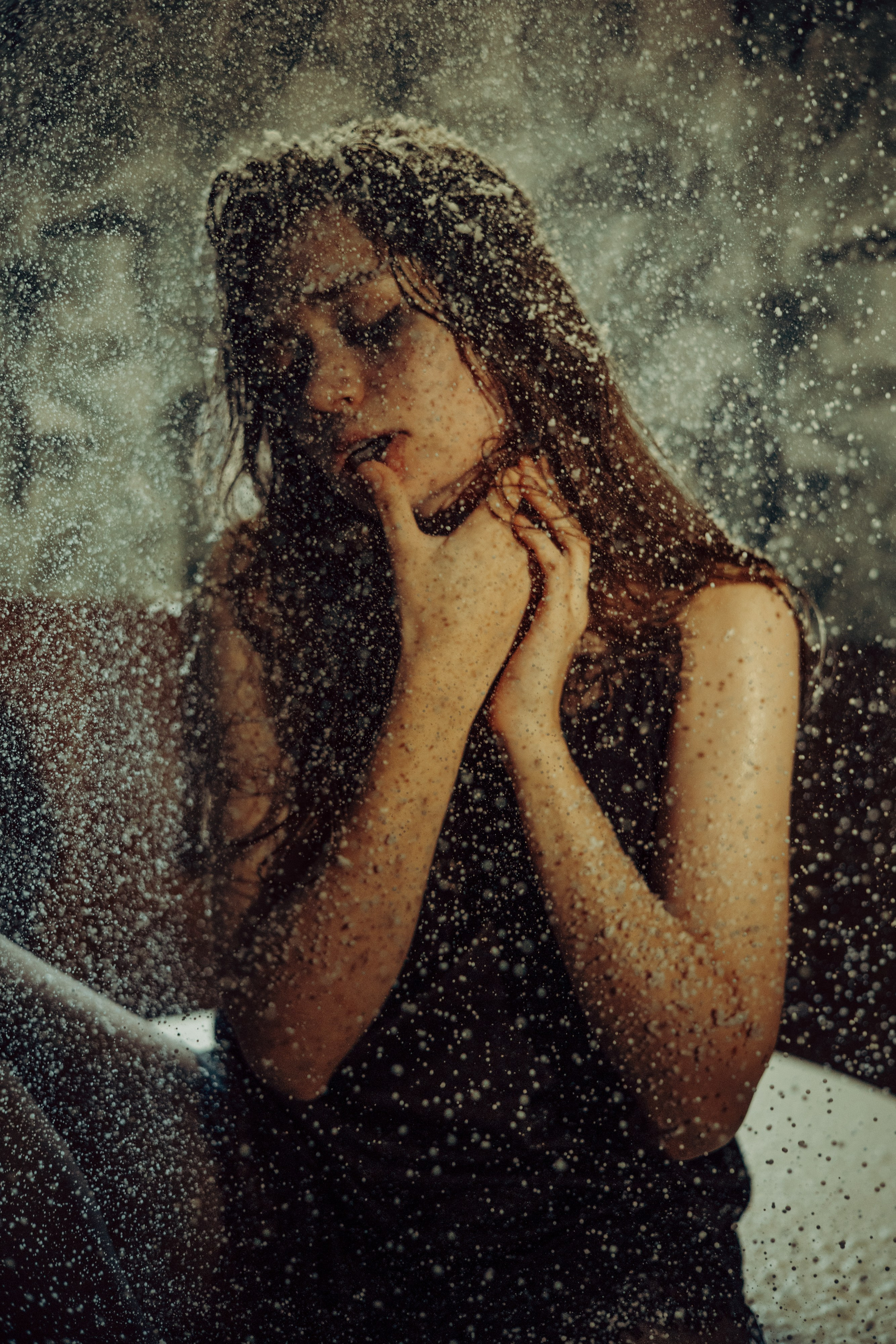 Излом. Портретный фотограф Лакшин Денис. Истории через фотографию