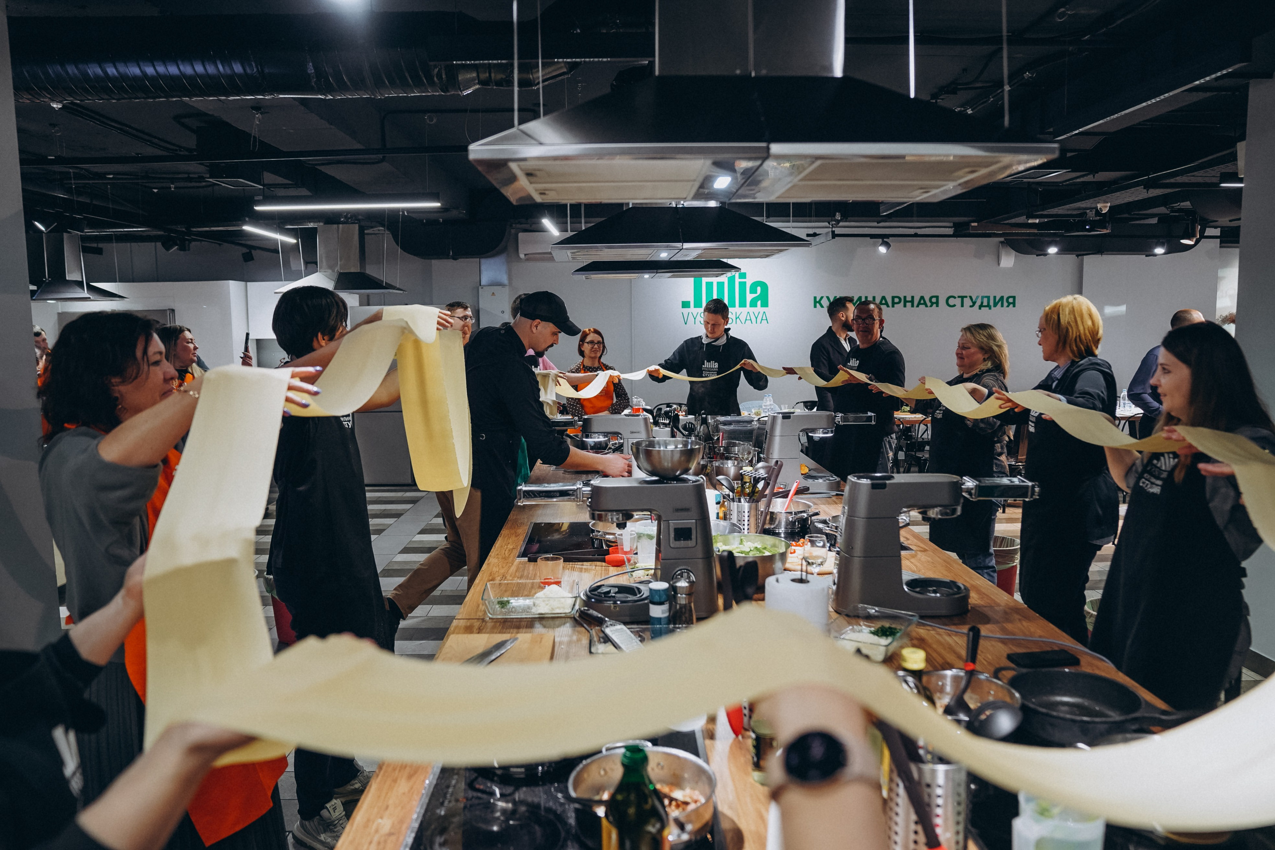 Репортаж с кулинарной студии Юлии Высоцкой. Портретный фотограф в Москве Илья Корненков