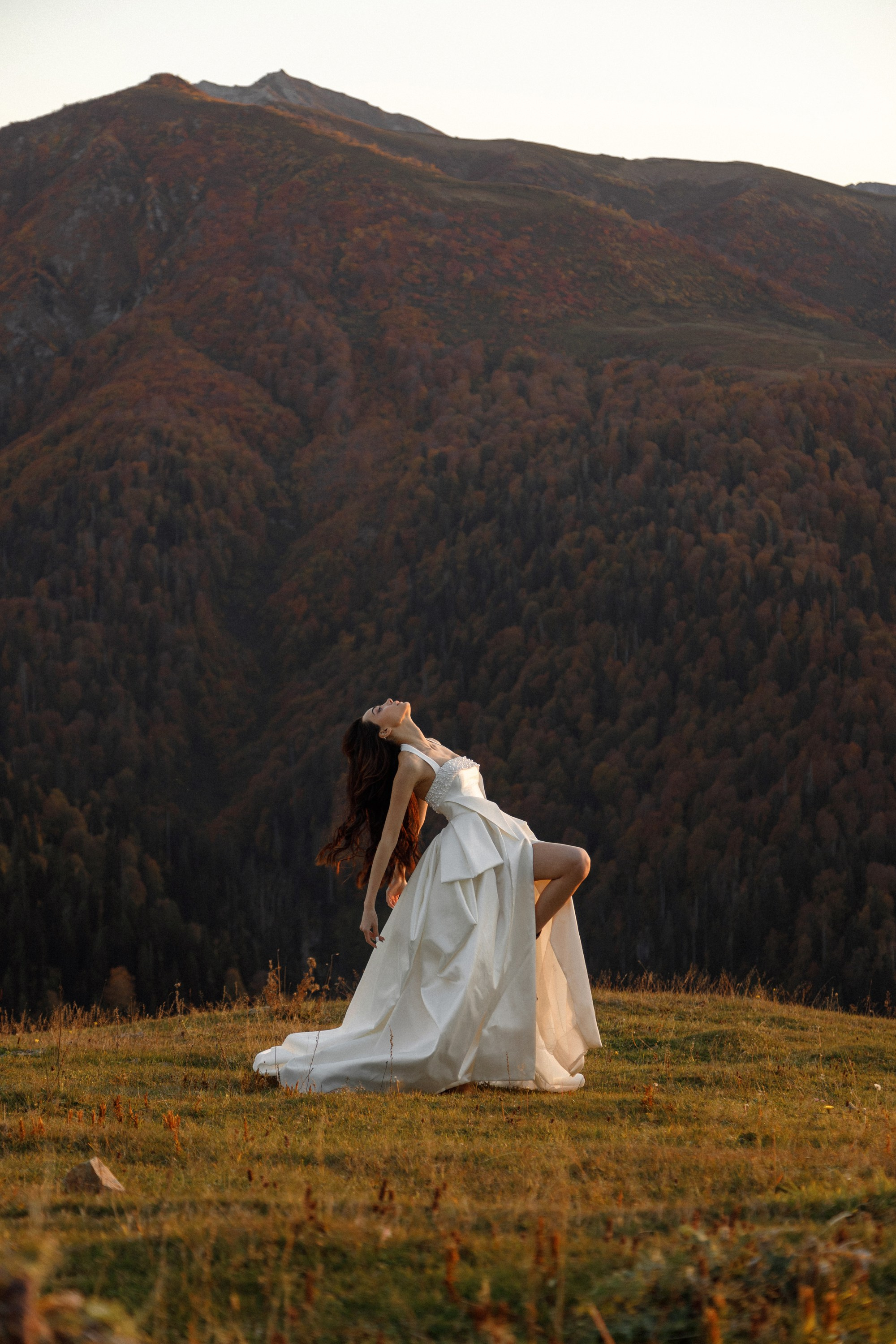 Свадьба в горах на закате