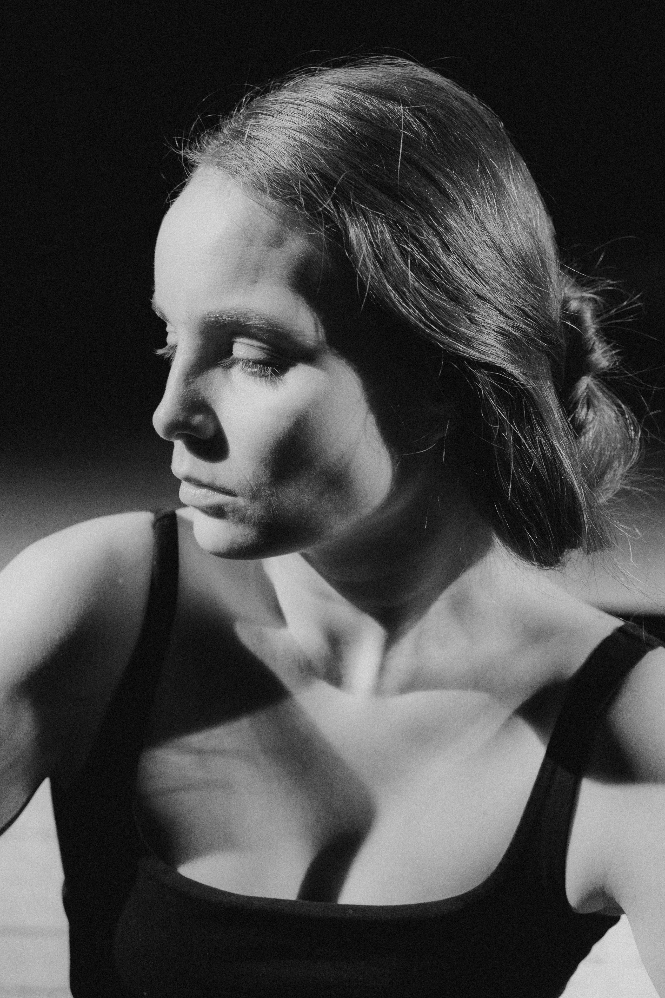 Настя — актриса театра и кино. Денис Марков — фотограф в Екатеринбурге