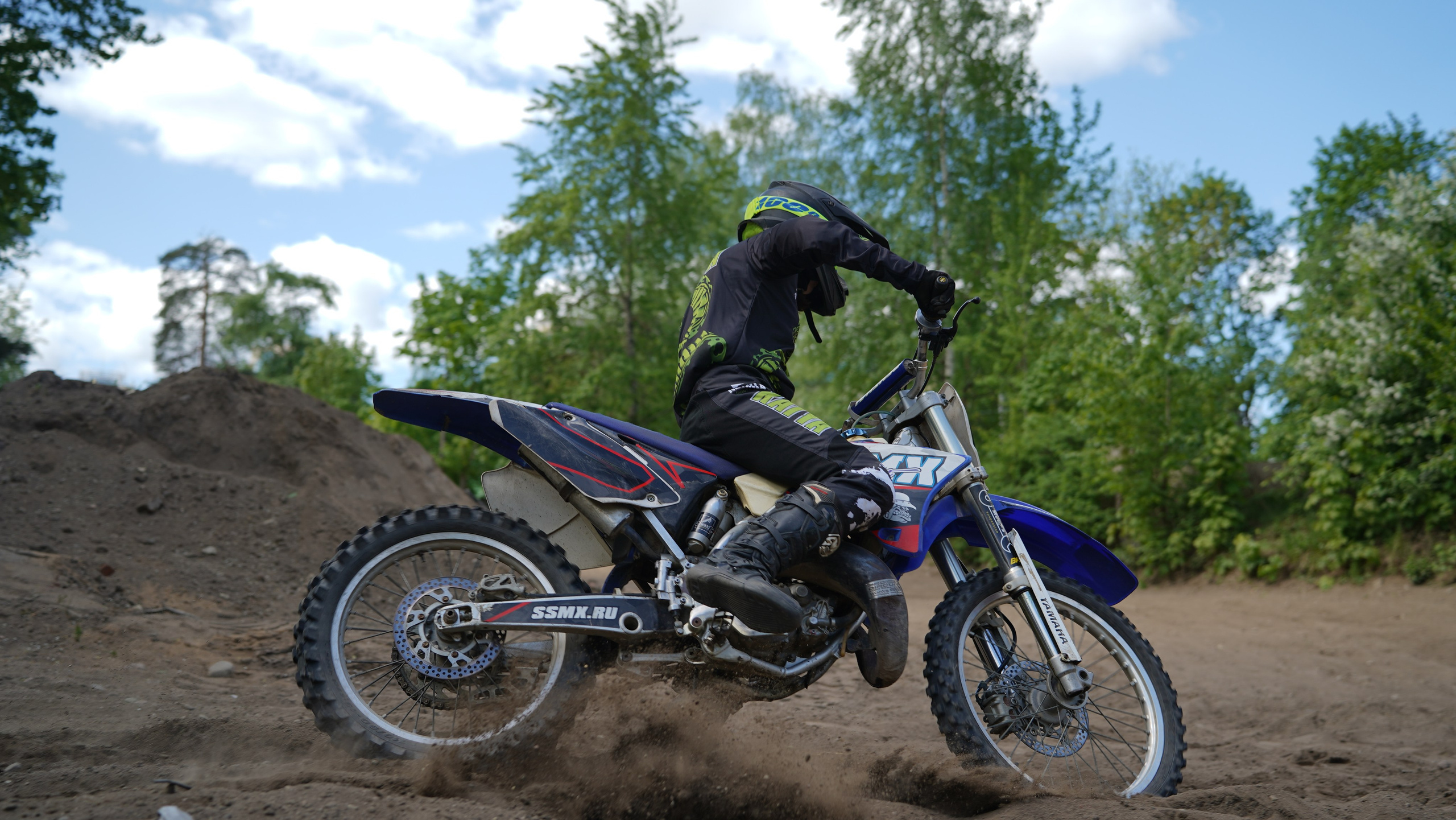 Катя Ли. Графический дизайнер Илья Левченко