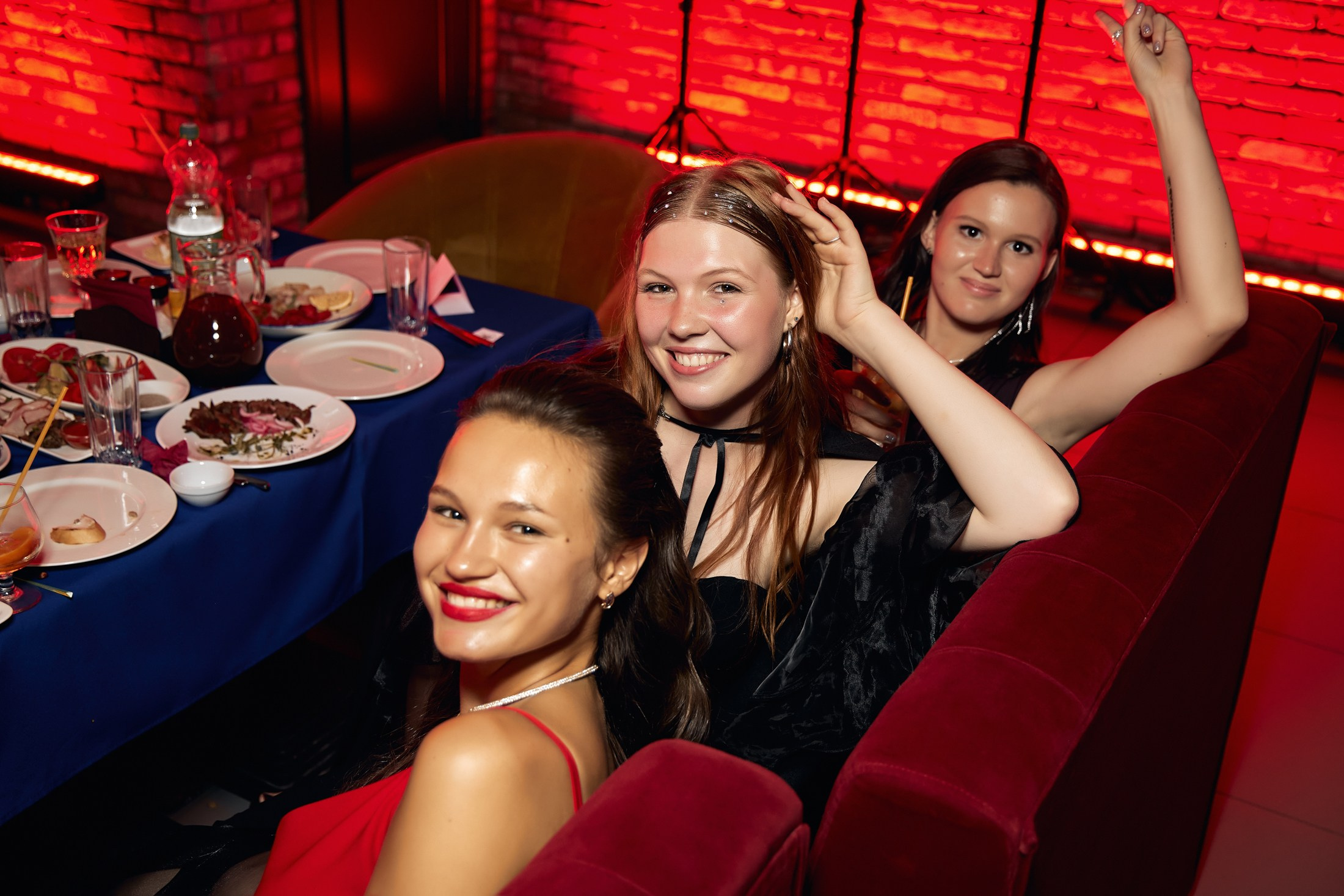 Фотограф на выпускной. Свадебный репортажный и фуд фотограф в Барнауле Гайфулин Виталий