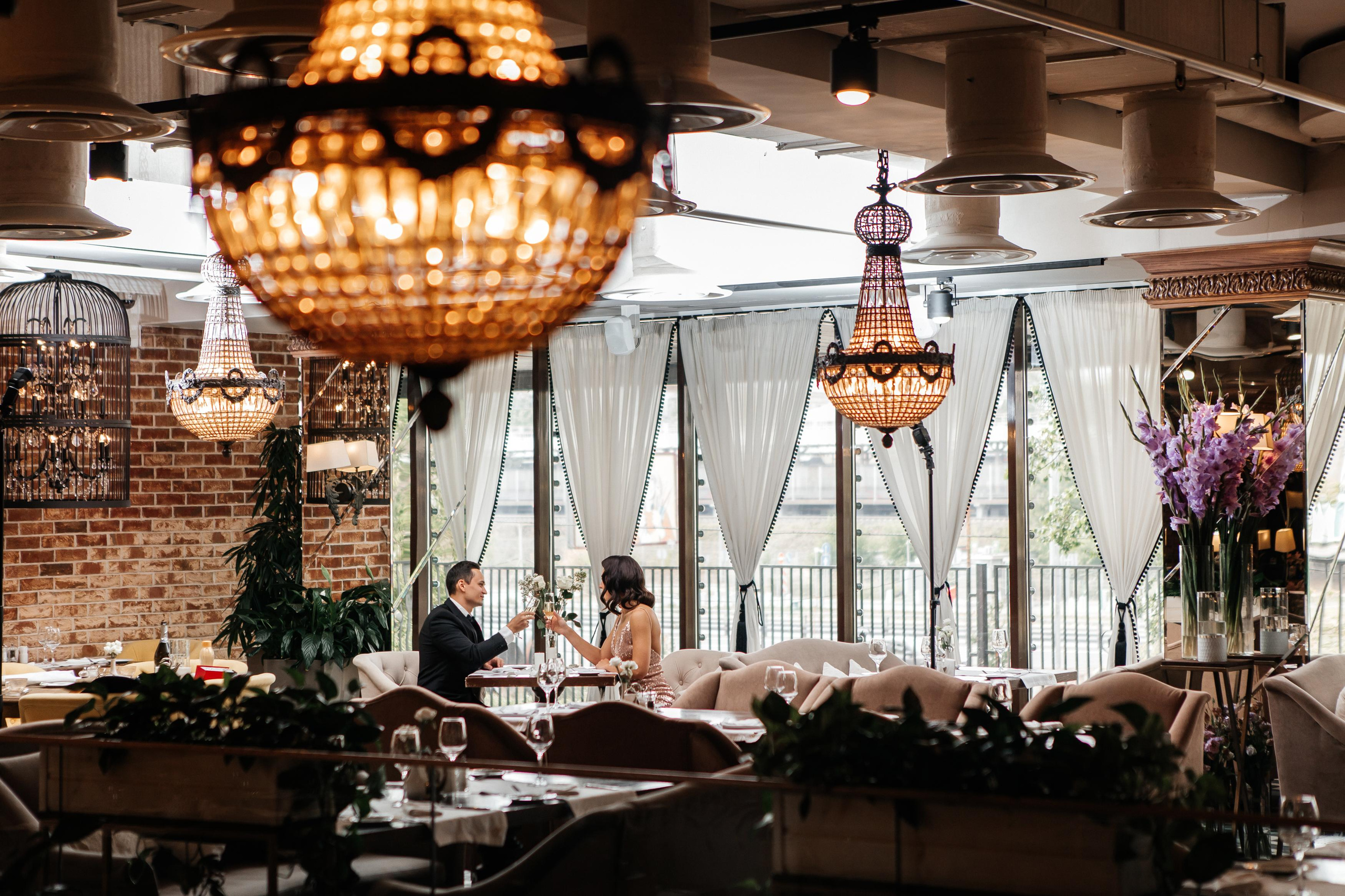 Ресторан «ГУСИ ЛЕБЕДИ» романтический ужин. Фотограф в Москве Дмитрий Жарков
